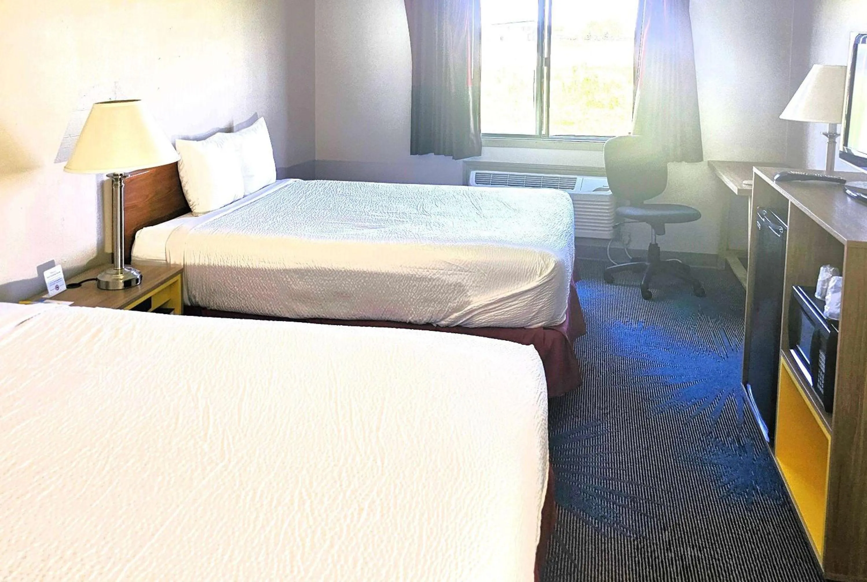 Photo of the whole room, Bed in Days Inn by Wyndham North Sioux City