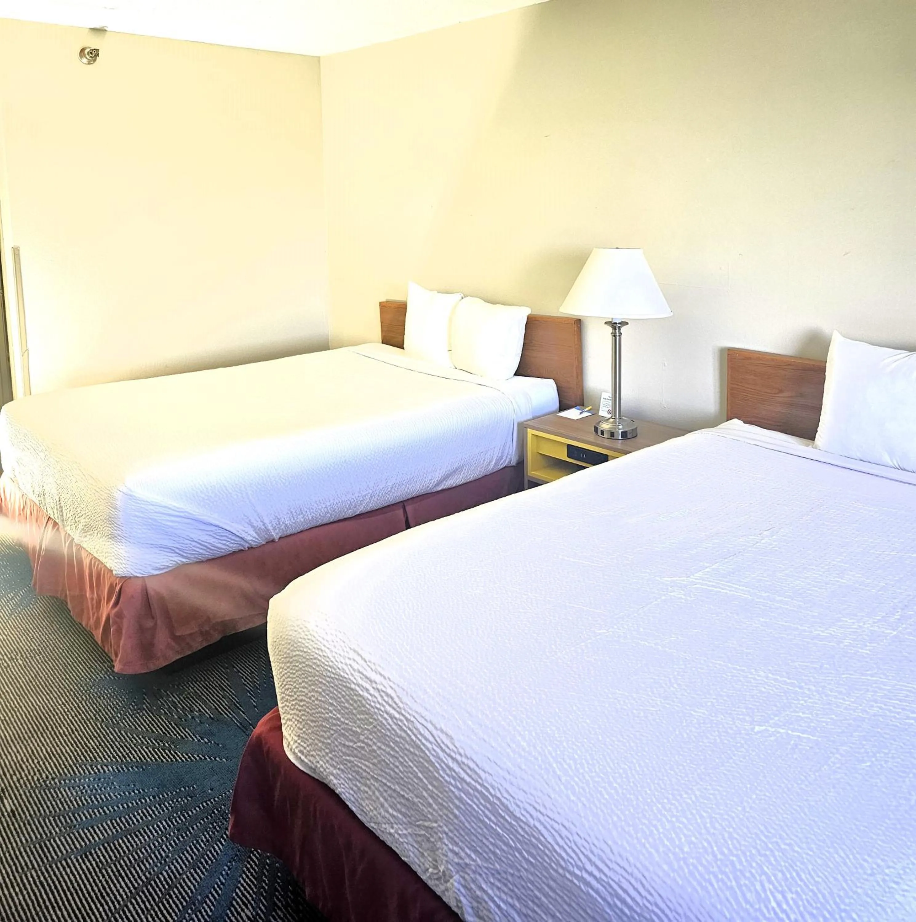 Bed in Days Inn by Wyndham North Sioux City