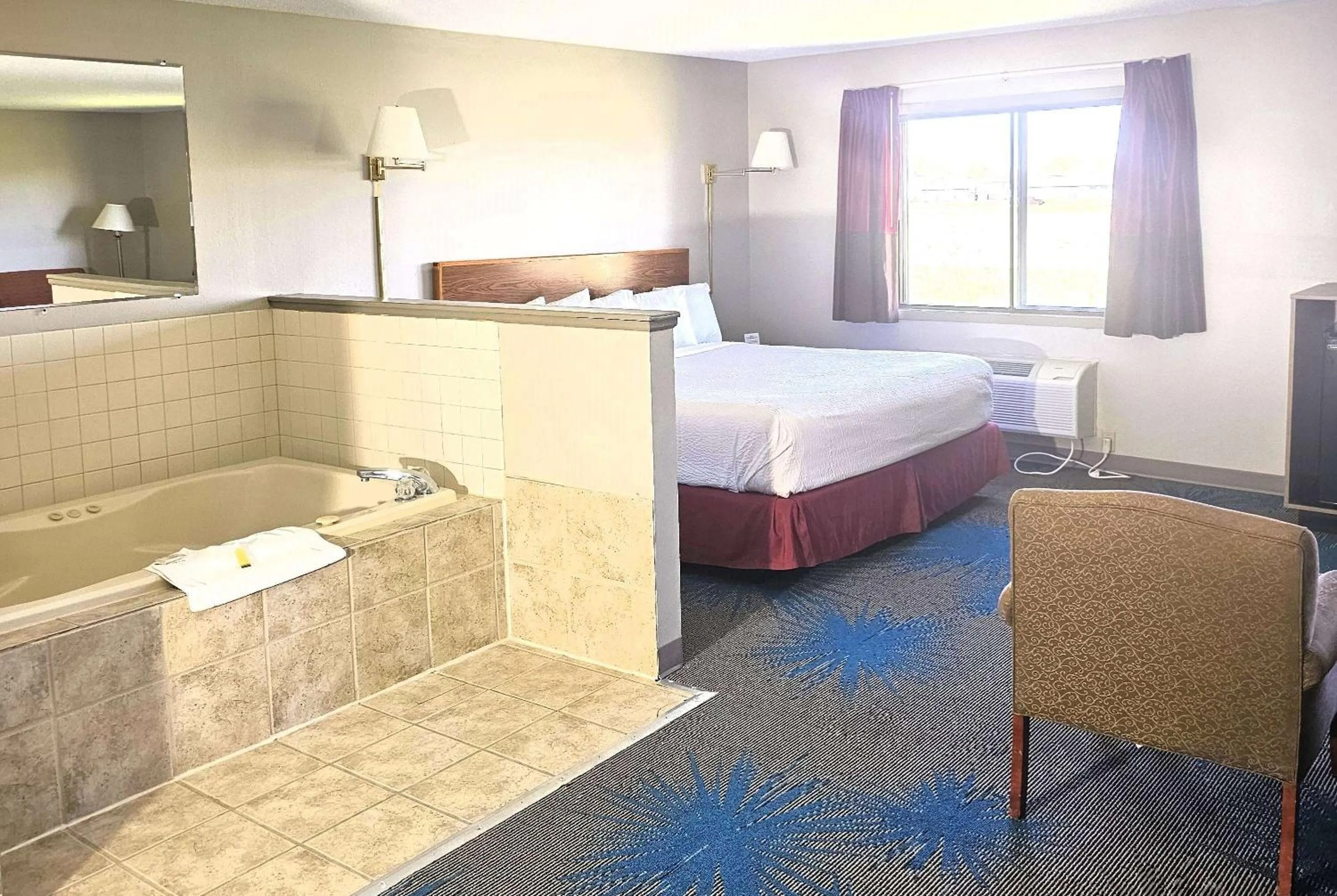 Photo of the whole room, Bed in Days Inn by Wyndham North Sioux City