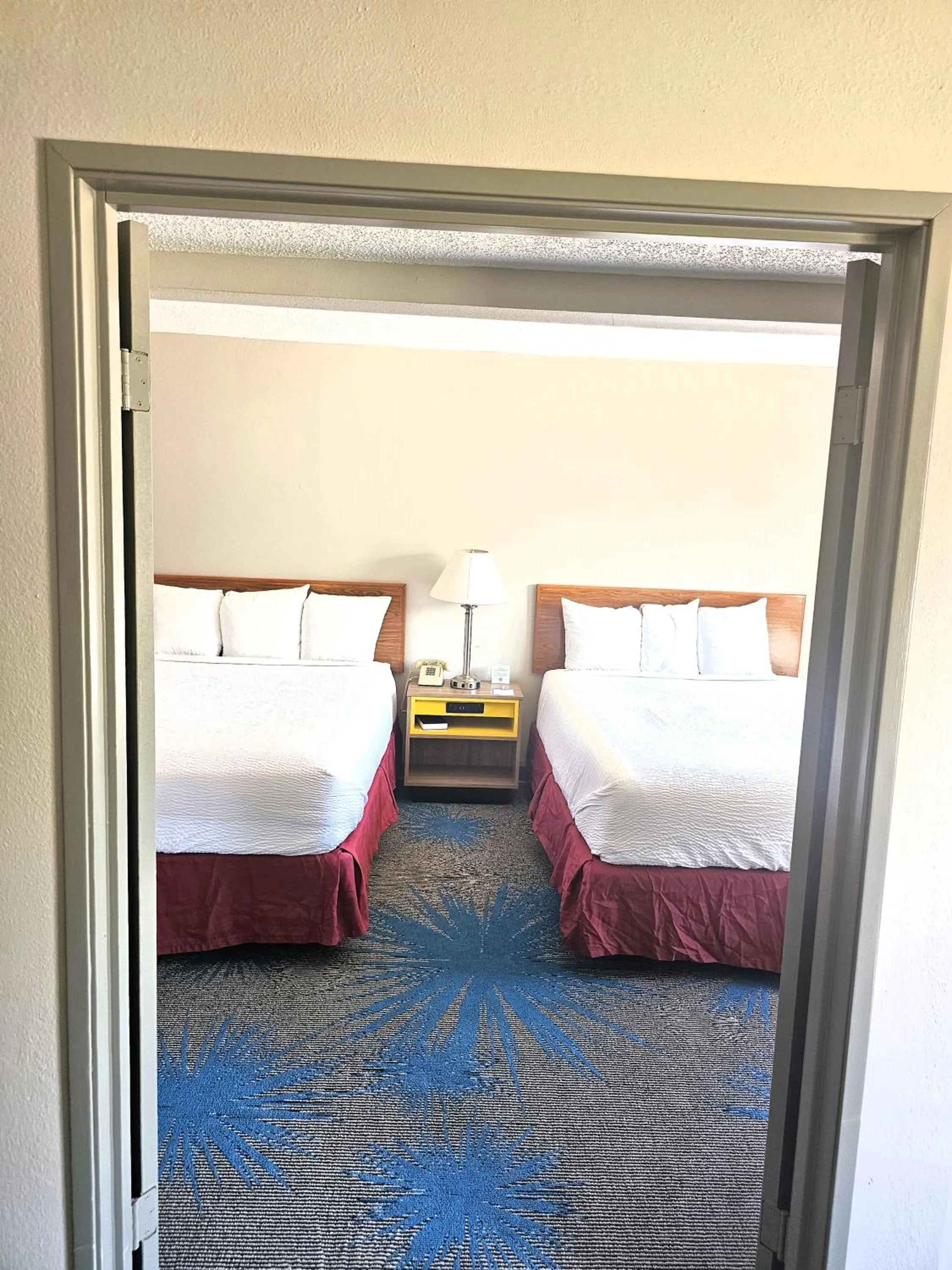 Bed in Days Inn by Wyndham North Sioux City