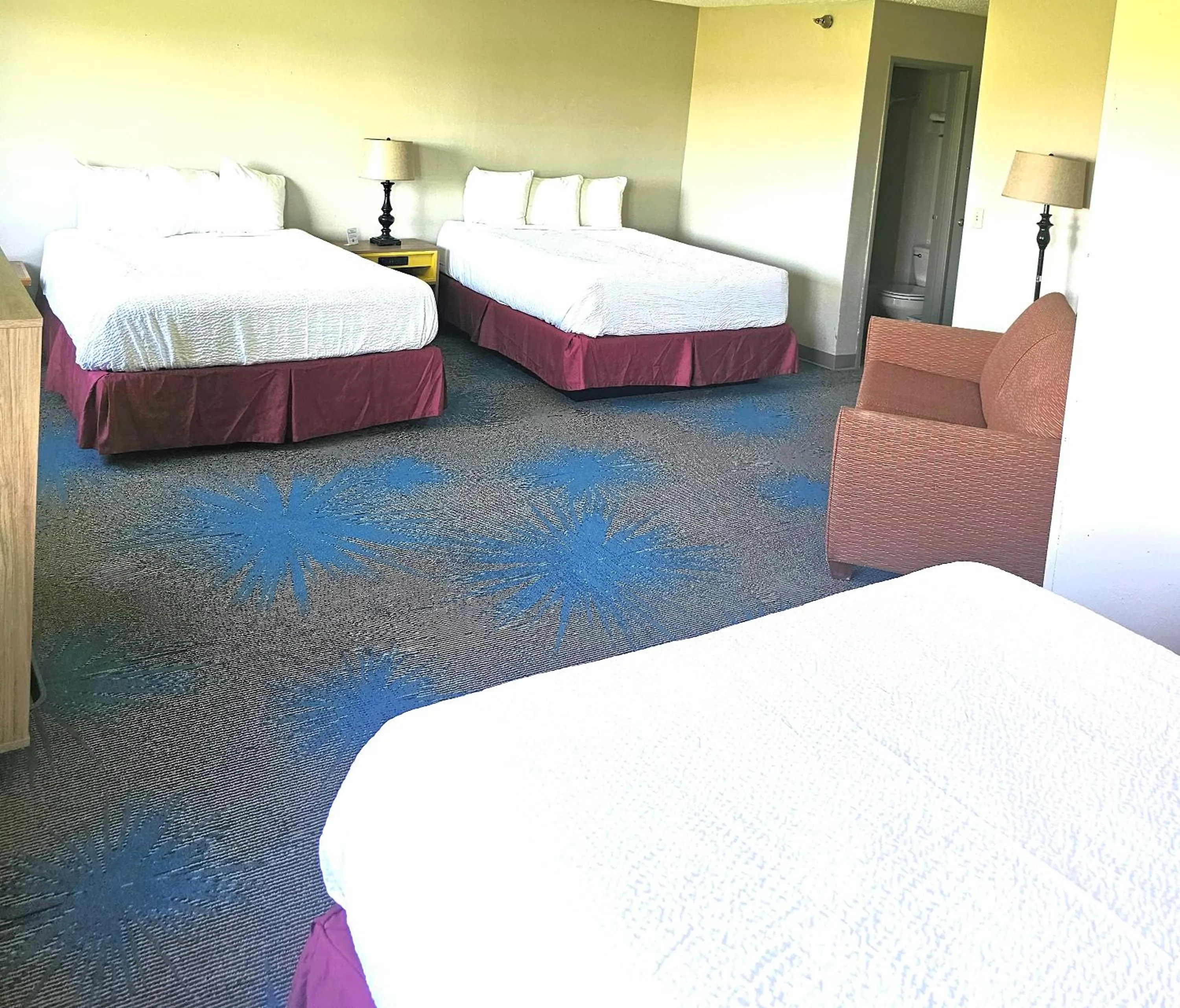 Bed in Days Inn by Wyndham North Sioux City