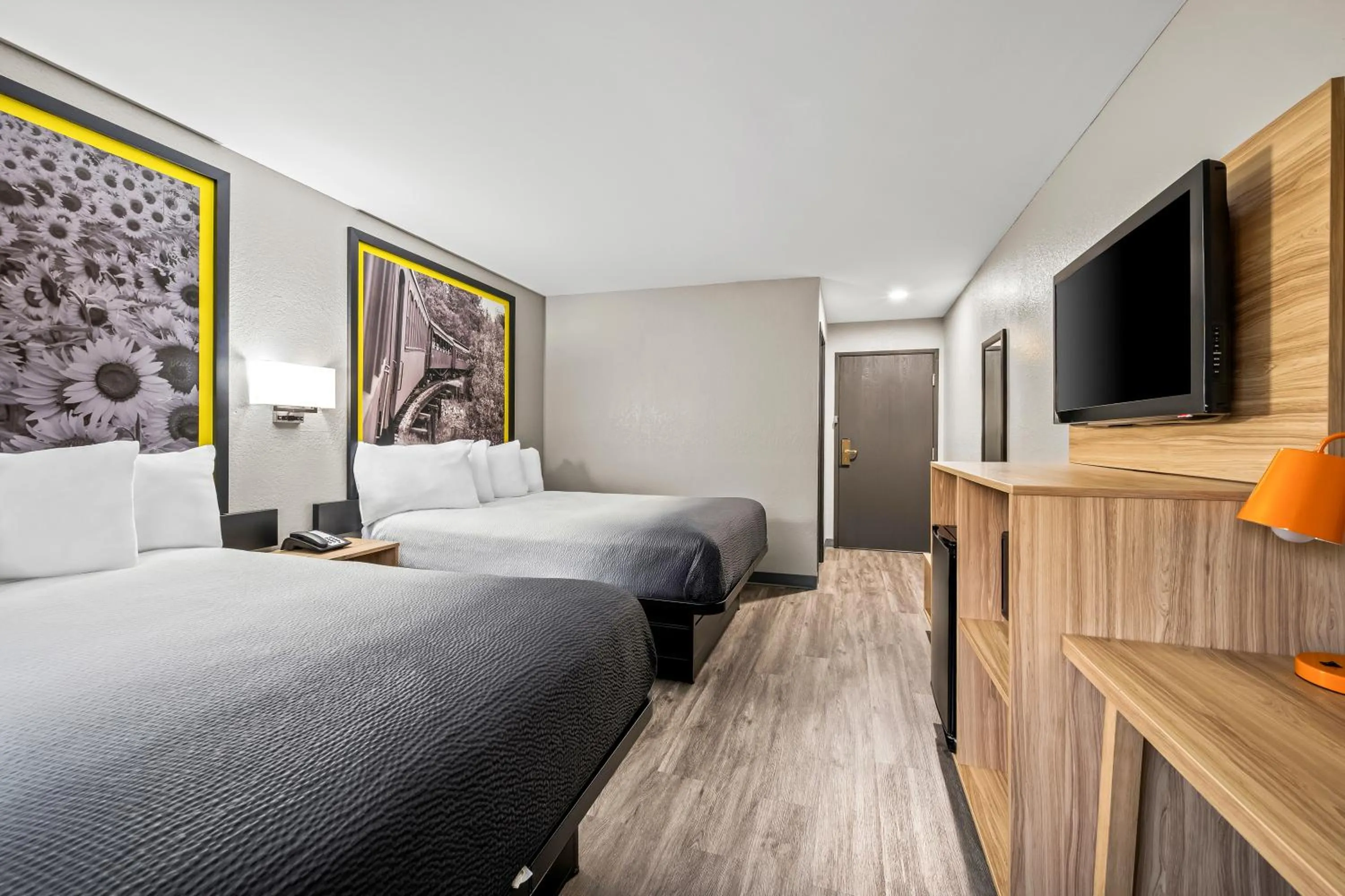 Bedroom, Bed in Super 8 by Wyndham Lewiston Auburn Area