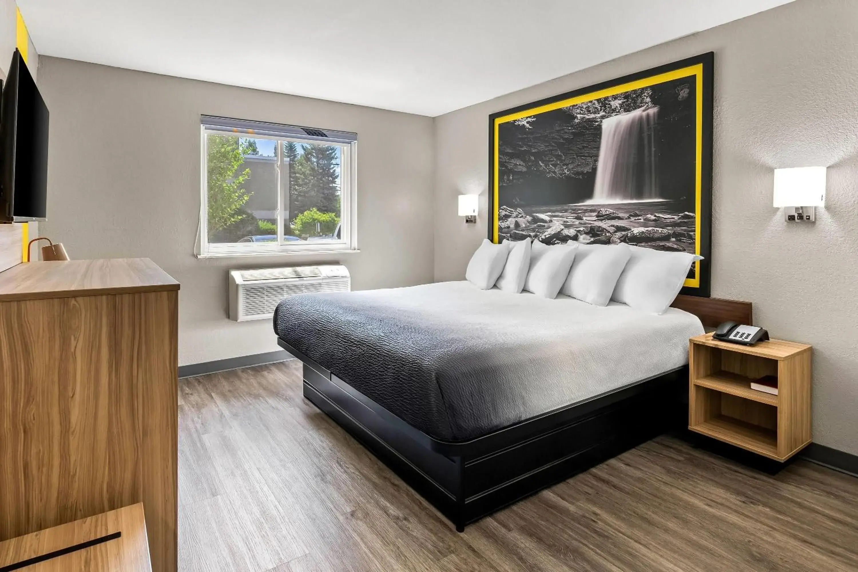 King Room - Mobility Access/Non-Smoking in Super 8 by Wyndham Lewiston Auburn Area King Room - Mobility Access/Non-Smoking in Super 8 by Wyndham Lewiston Auburn Area