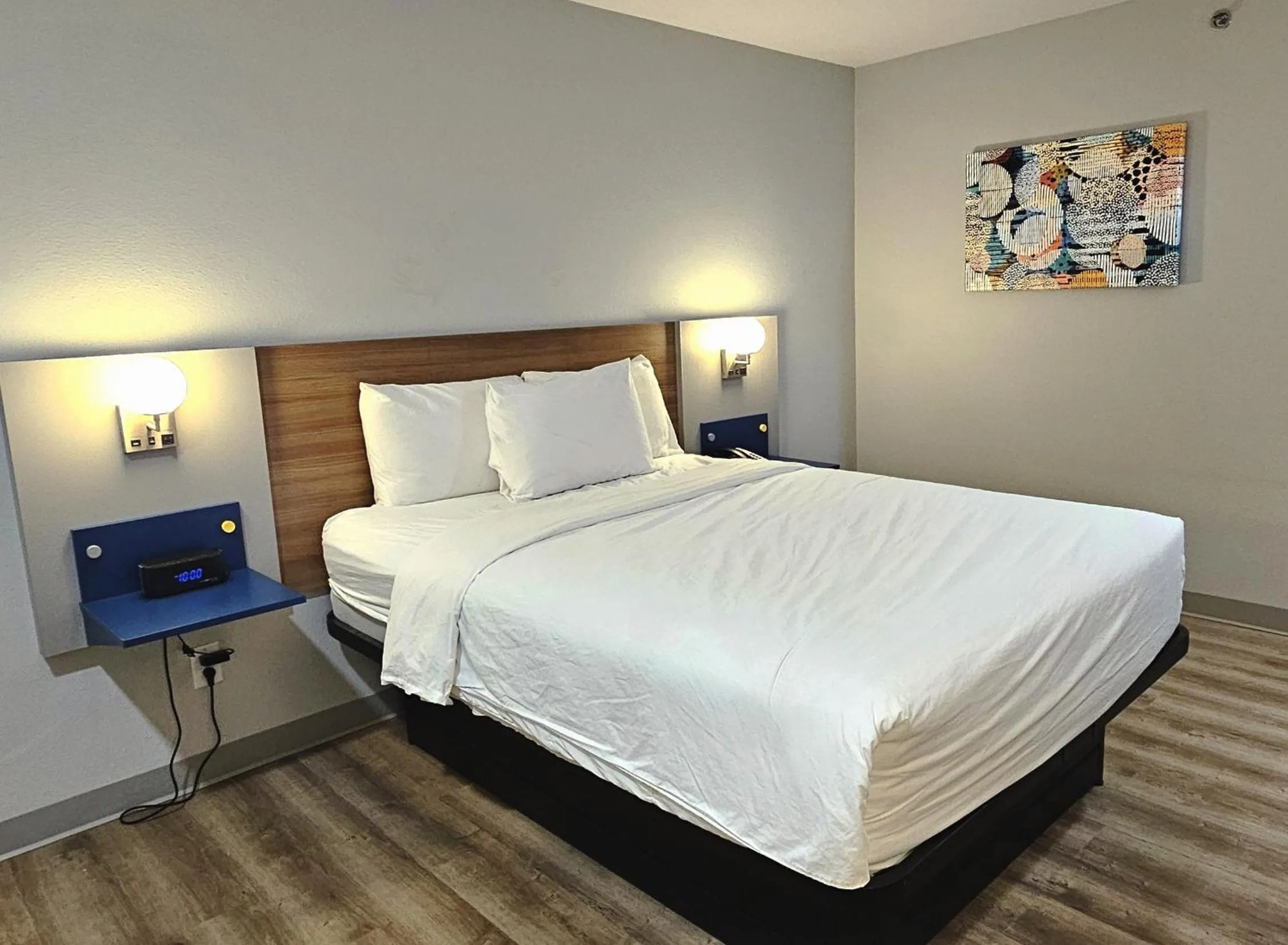 Bed in Microtel Inn & Suites by Wyndham Tulsa - Catoosa Route 66
