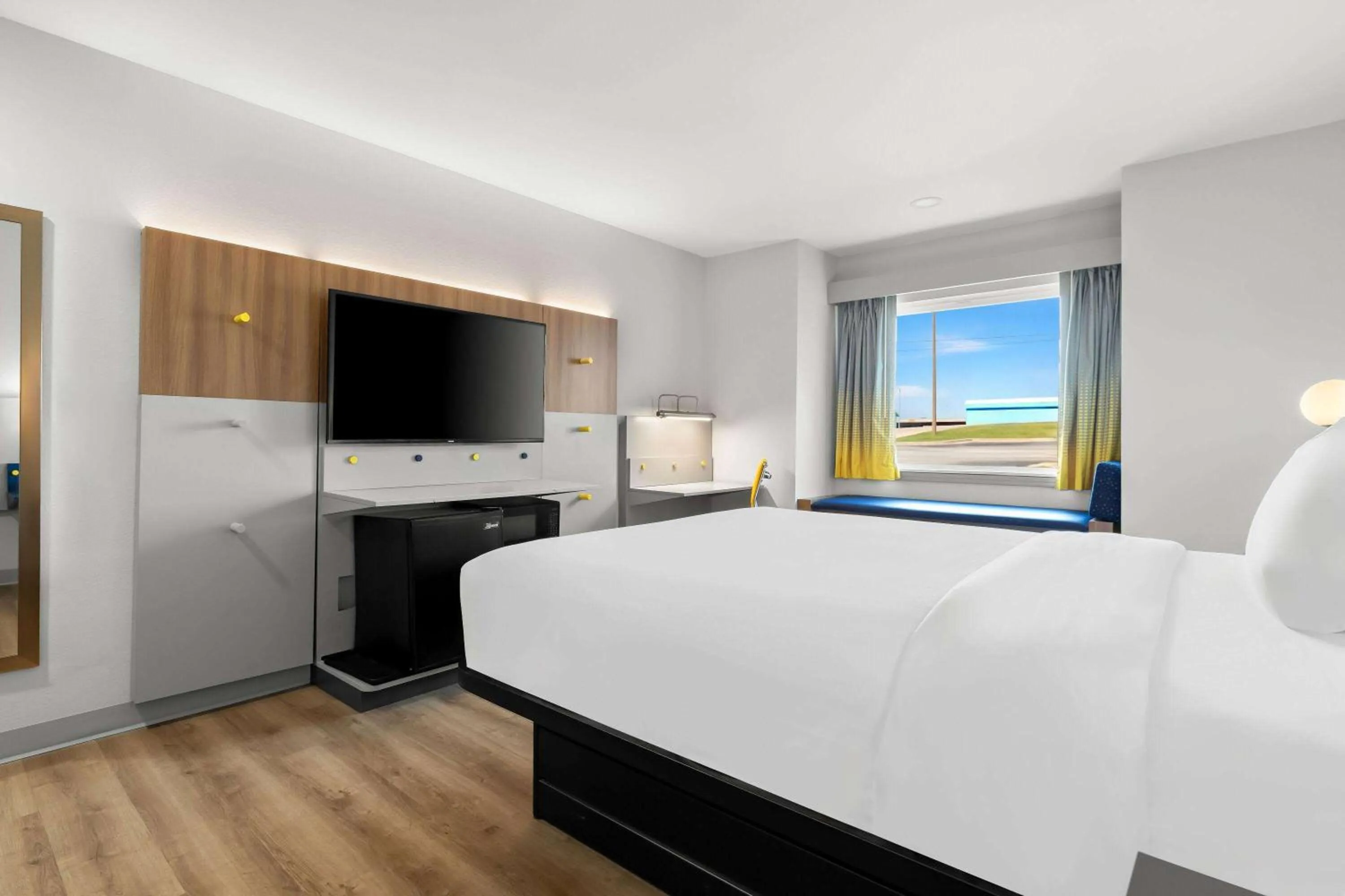 Bed in Microtel Inn & Suites by Wyndham Tulsa - Catoosa Route 66