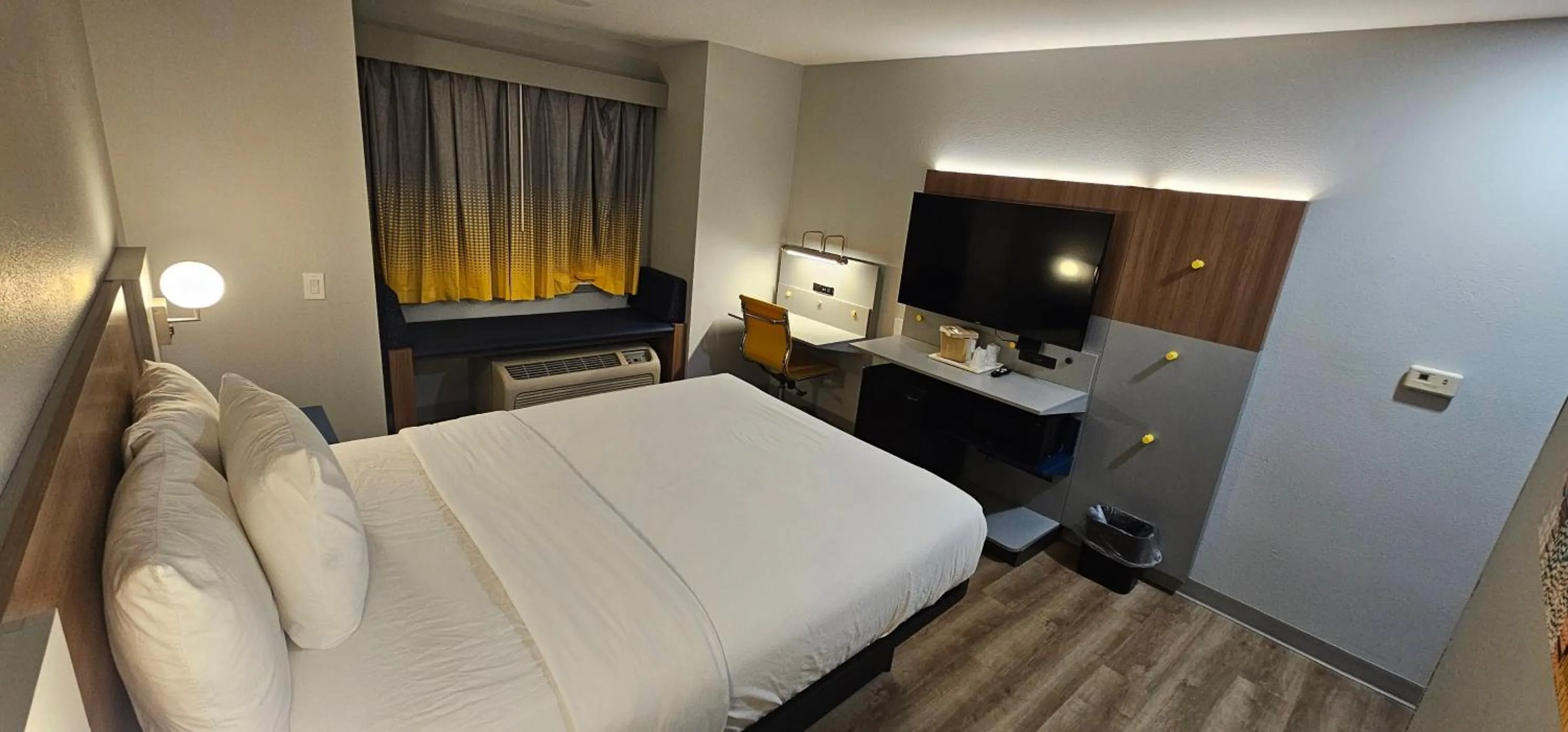 Bed in Microtel Inn & Suites by Wyndham Tulsa - Catoosa Route 66