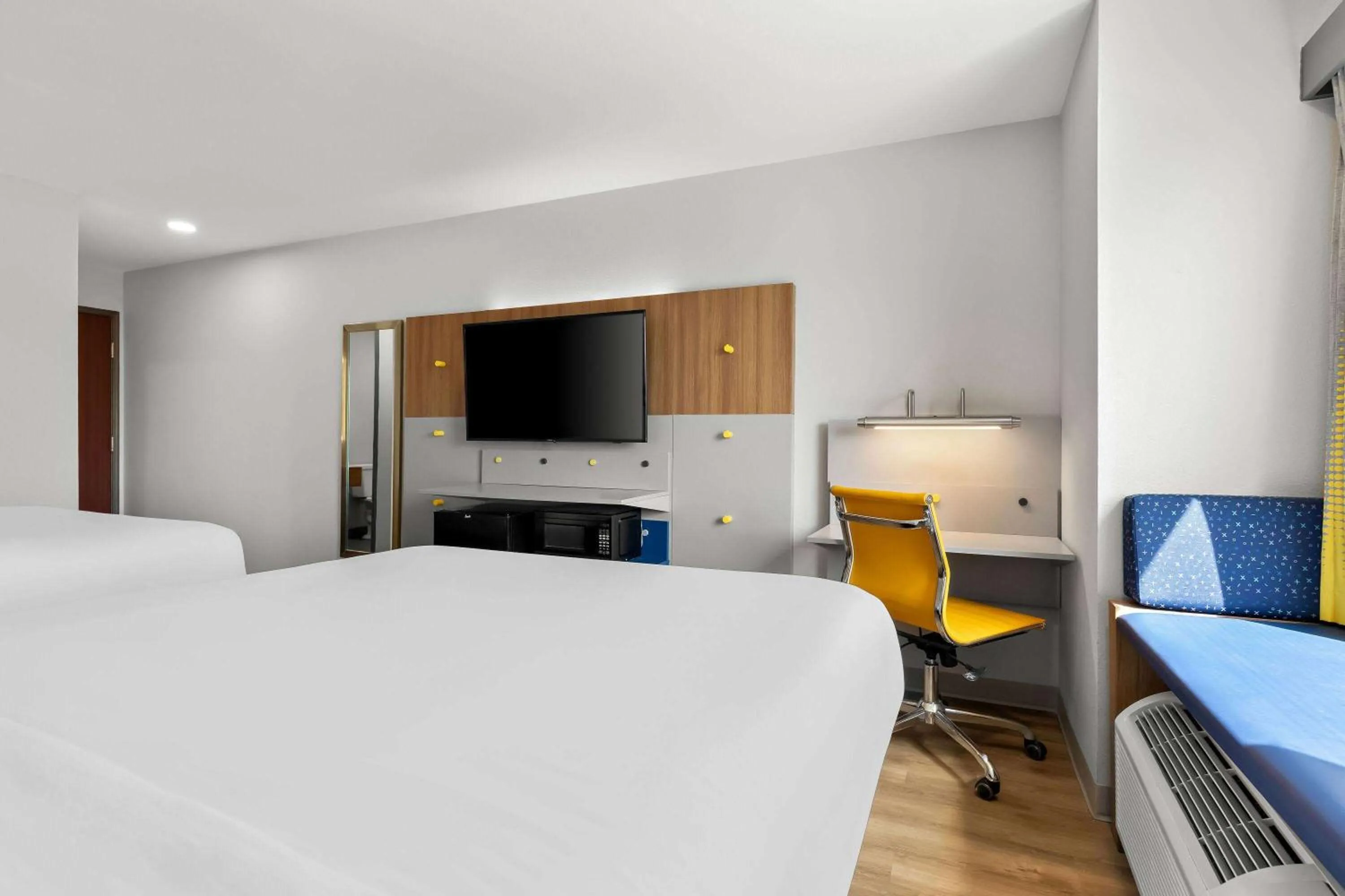 Bed in Microtel Inn & Suites by Wyndham Tulsa - Catoosa Route 66