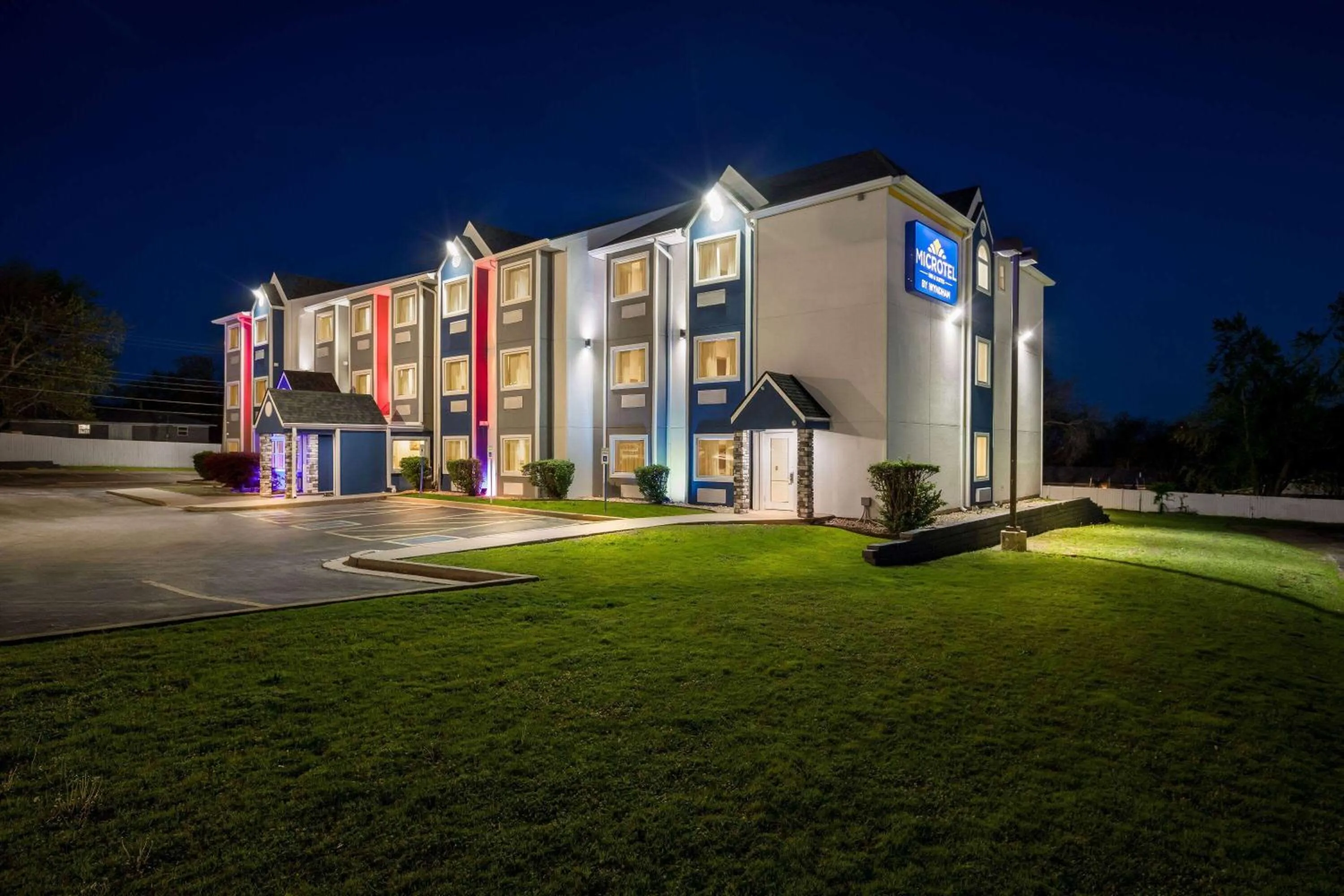 Property building in Microtel Inn & Suites by Wyndham Tulsa - Catoosa Route 66
