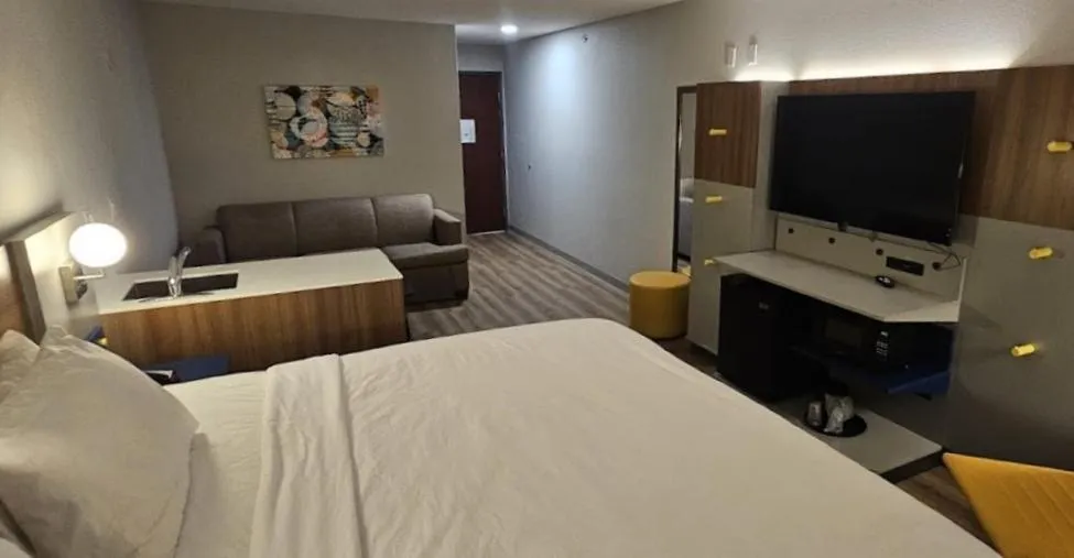 Bed in Microtel Inn & Suites by Wyndham Tulsa - Catoosa Route 66