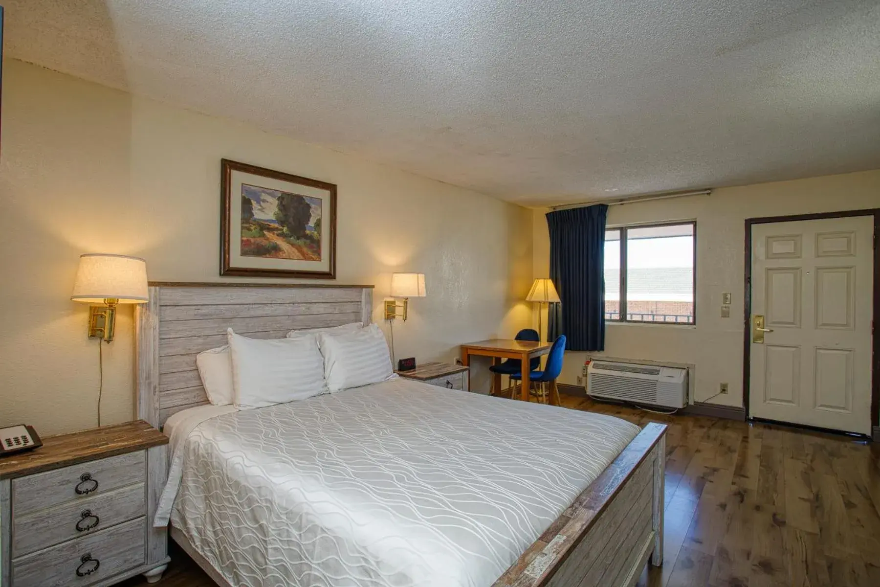 Queen Room in River Inn Queen Room in River Inn