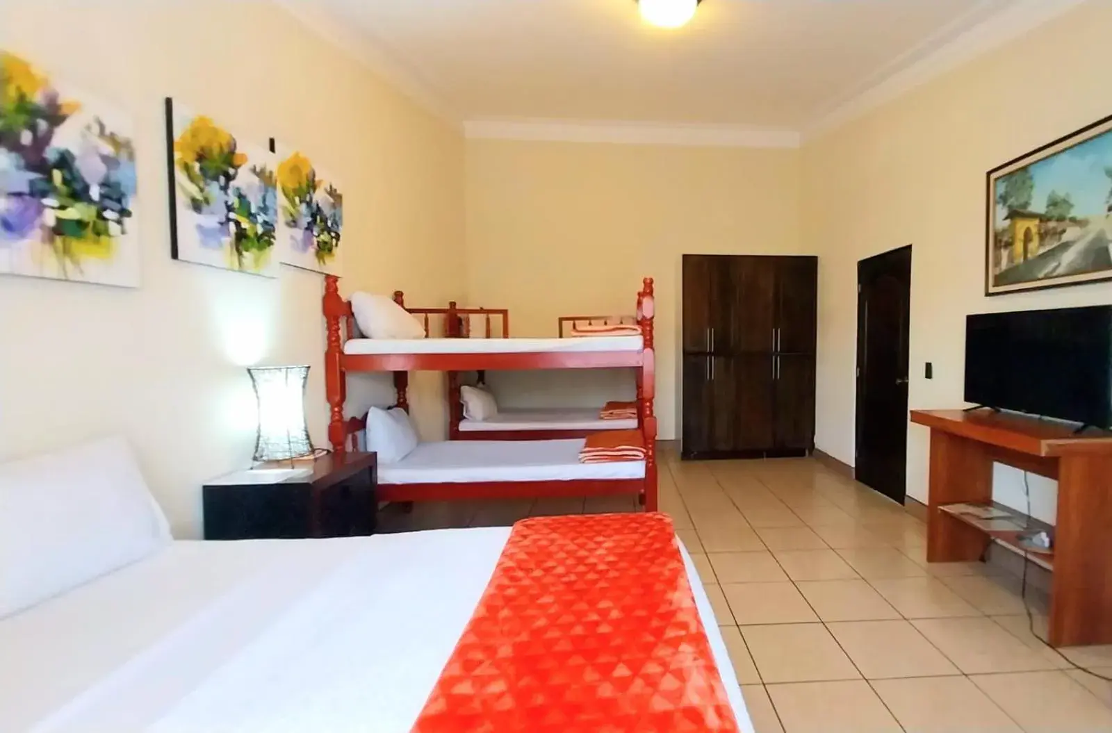 Standard Twin Room with Shared Bathroom in Hotel Don Felipe Aeropuerto Standard Twin Room with Shared Bathroom in Hotel Don Felipe Aeropuerto