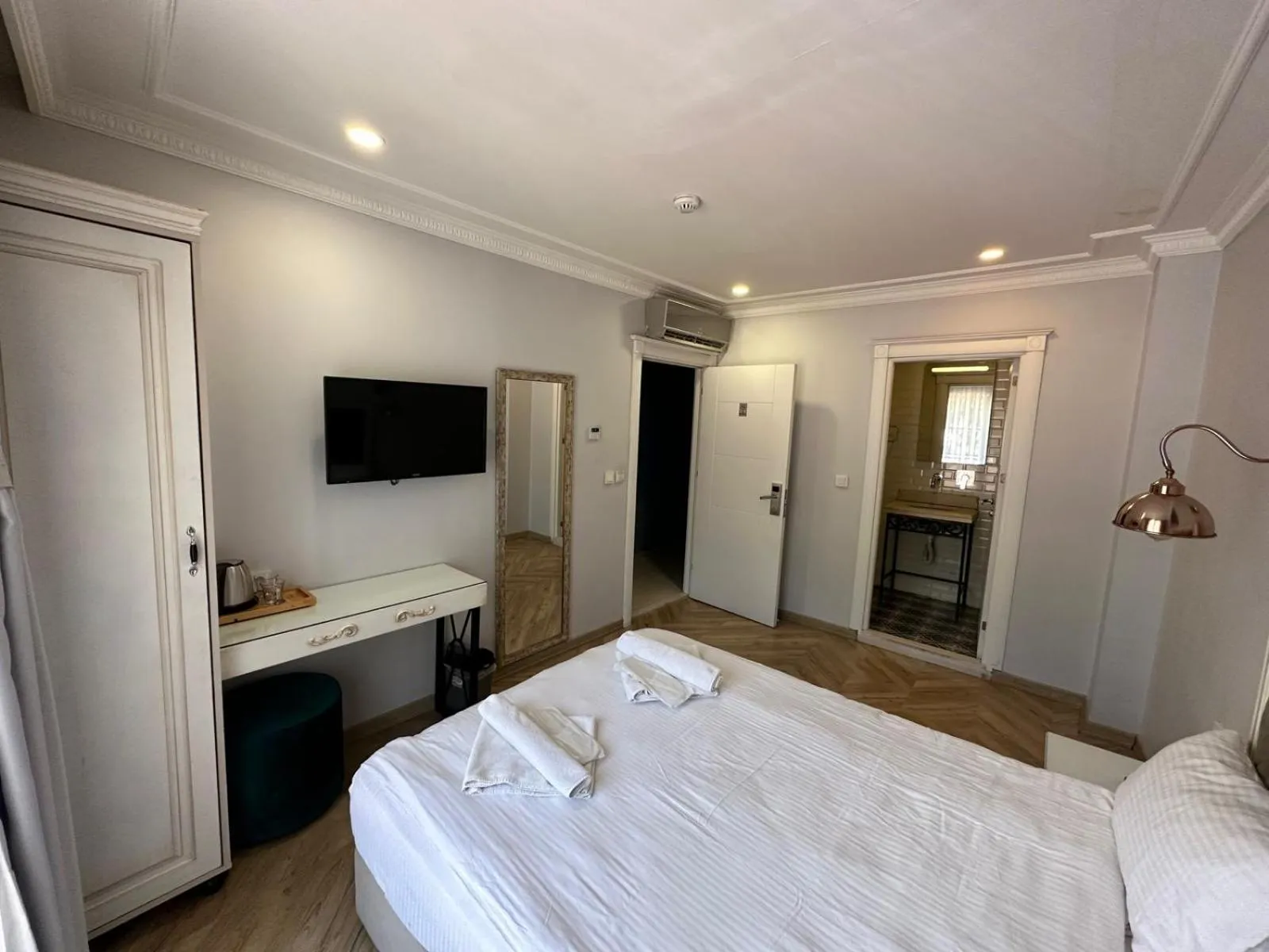 Guests, Bed in Good Night Hotel Istanbul