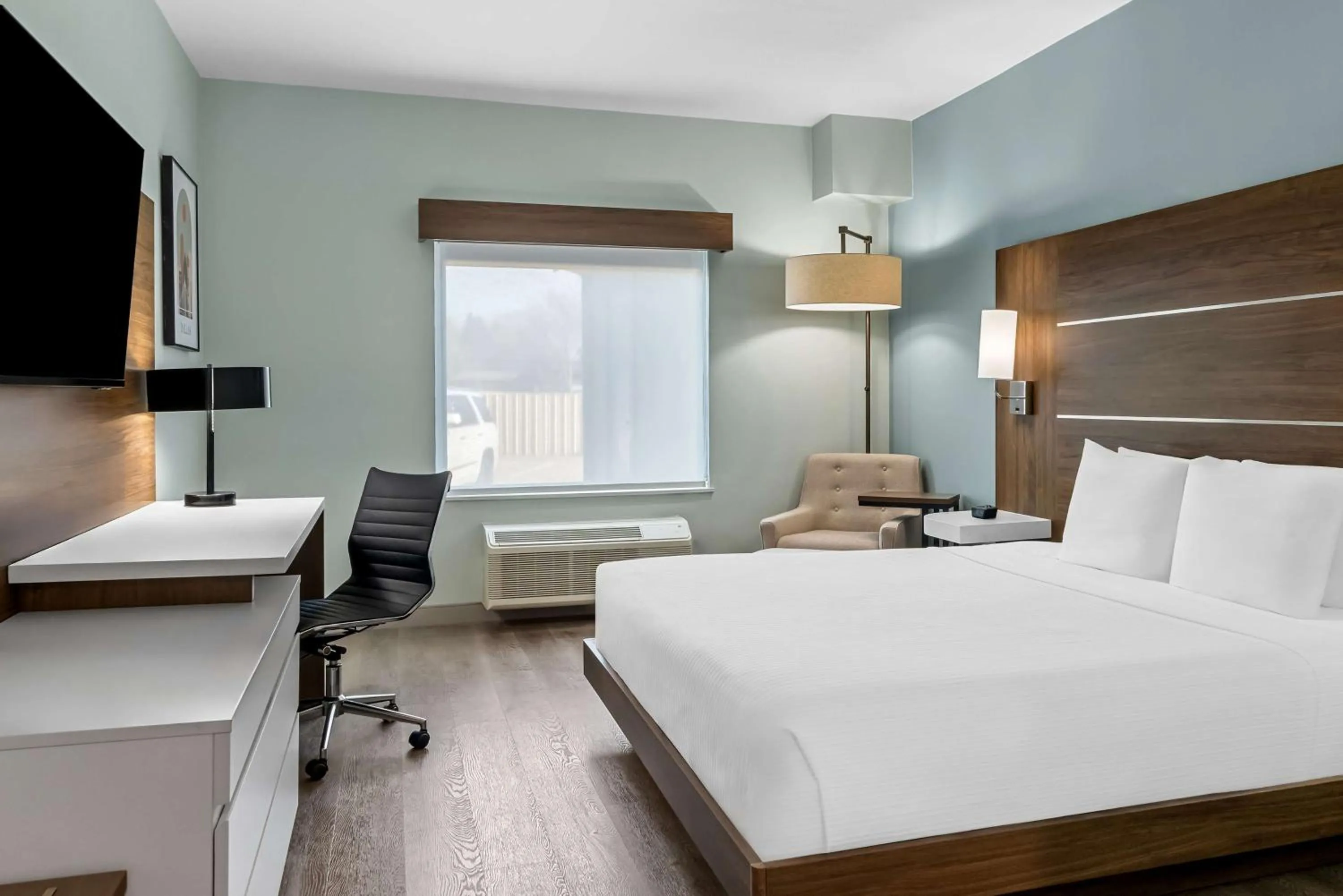 Bedroom, Bed in Best Western Executive Inn