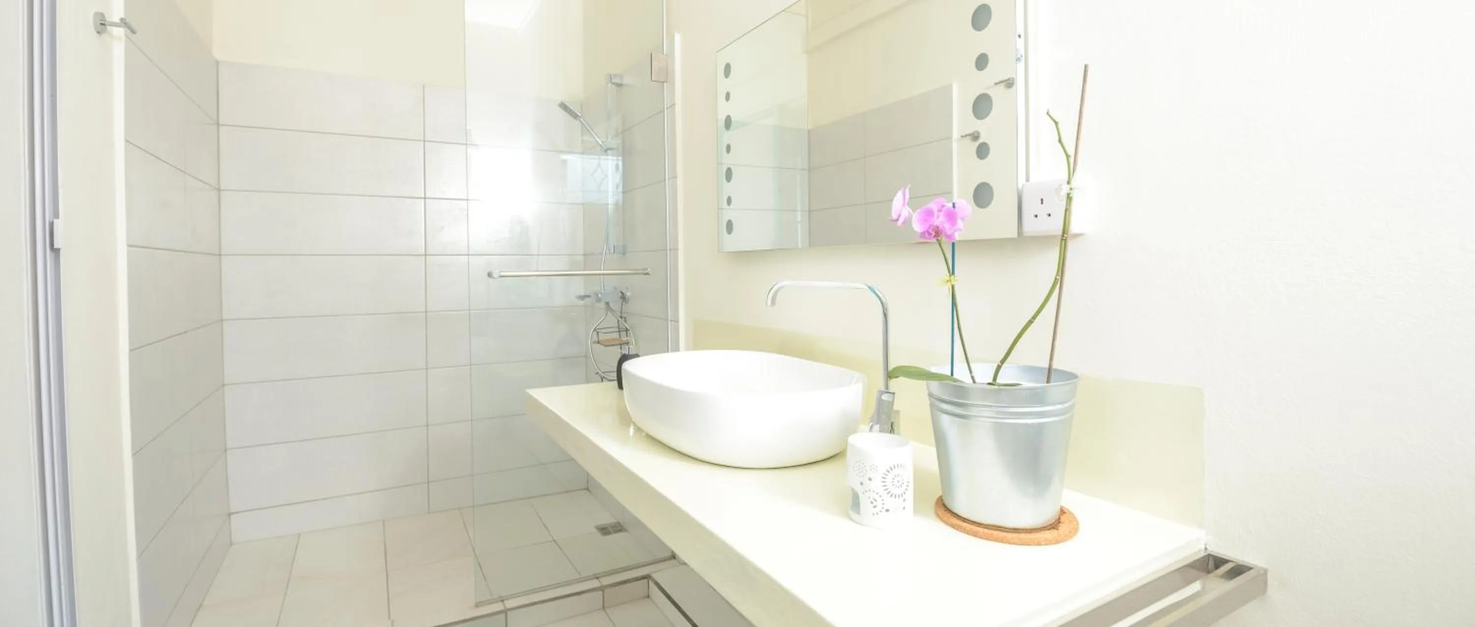 Bathroom in Abiki Mauritius with Tourism Authority Permit