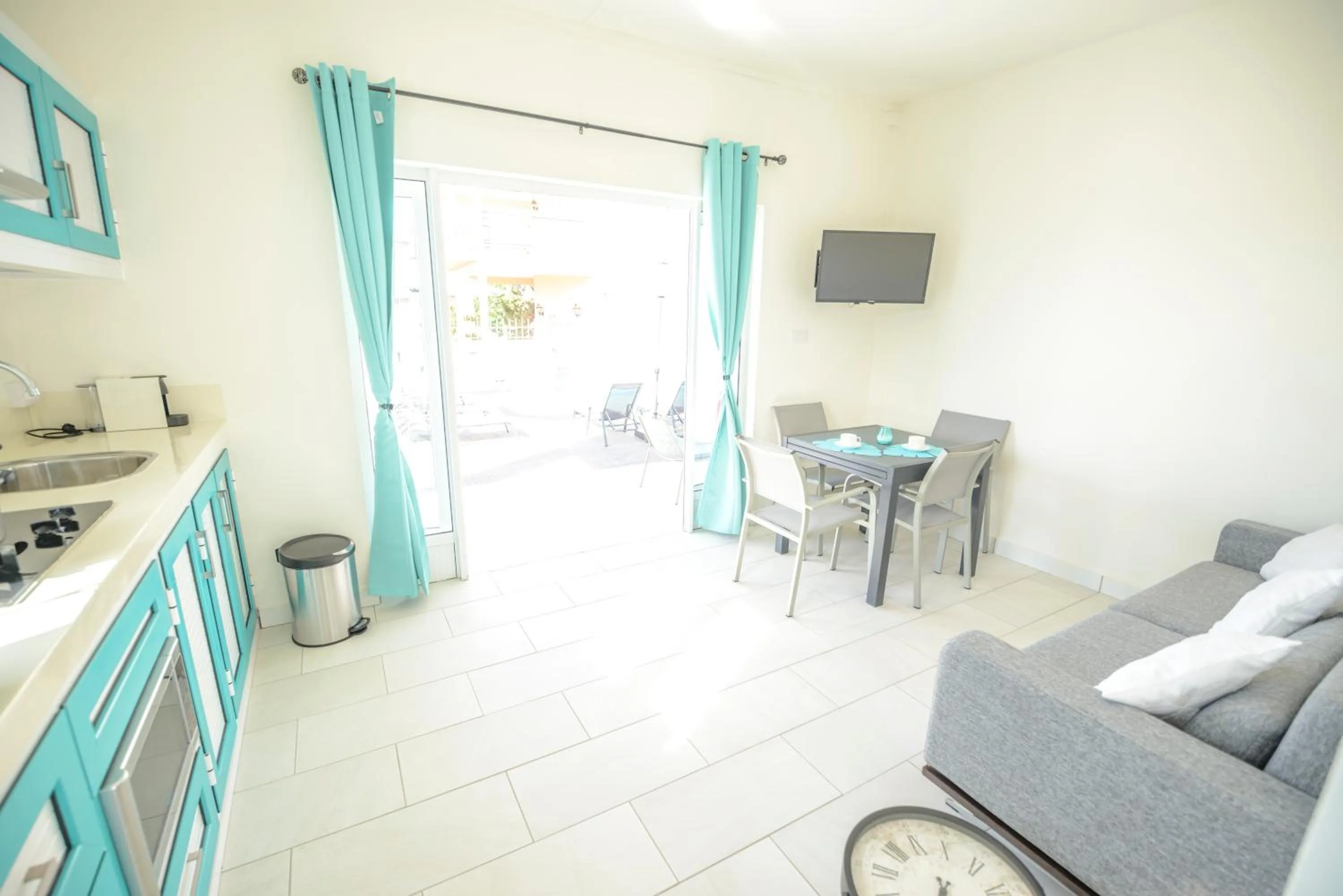 Kitchen or kitchenette in Abiki Mauritius with Tourism Authority Permit