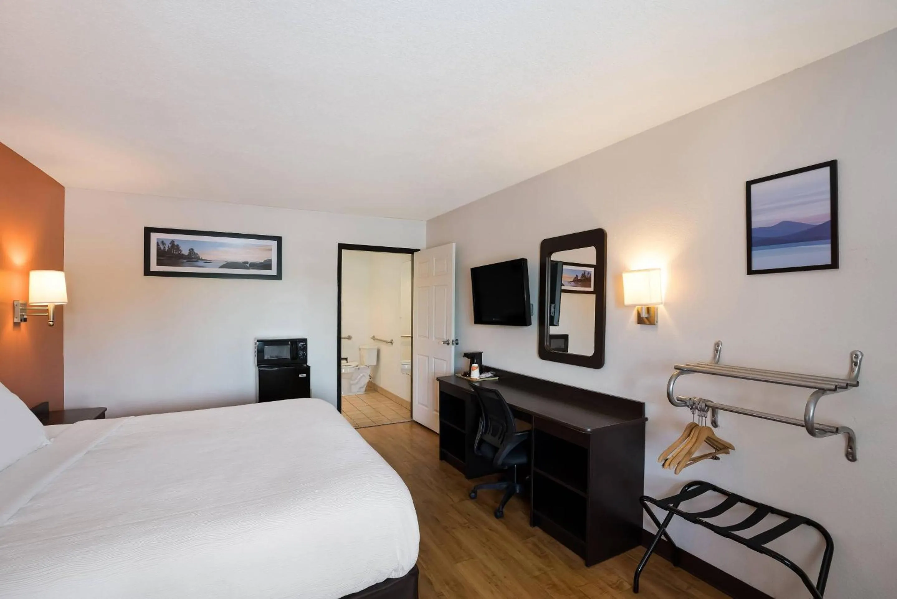 Bedroom, Bed in Quality Inn & Suites Junction