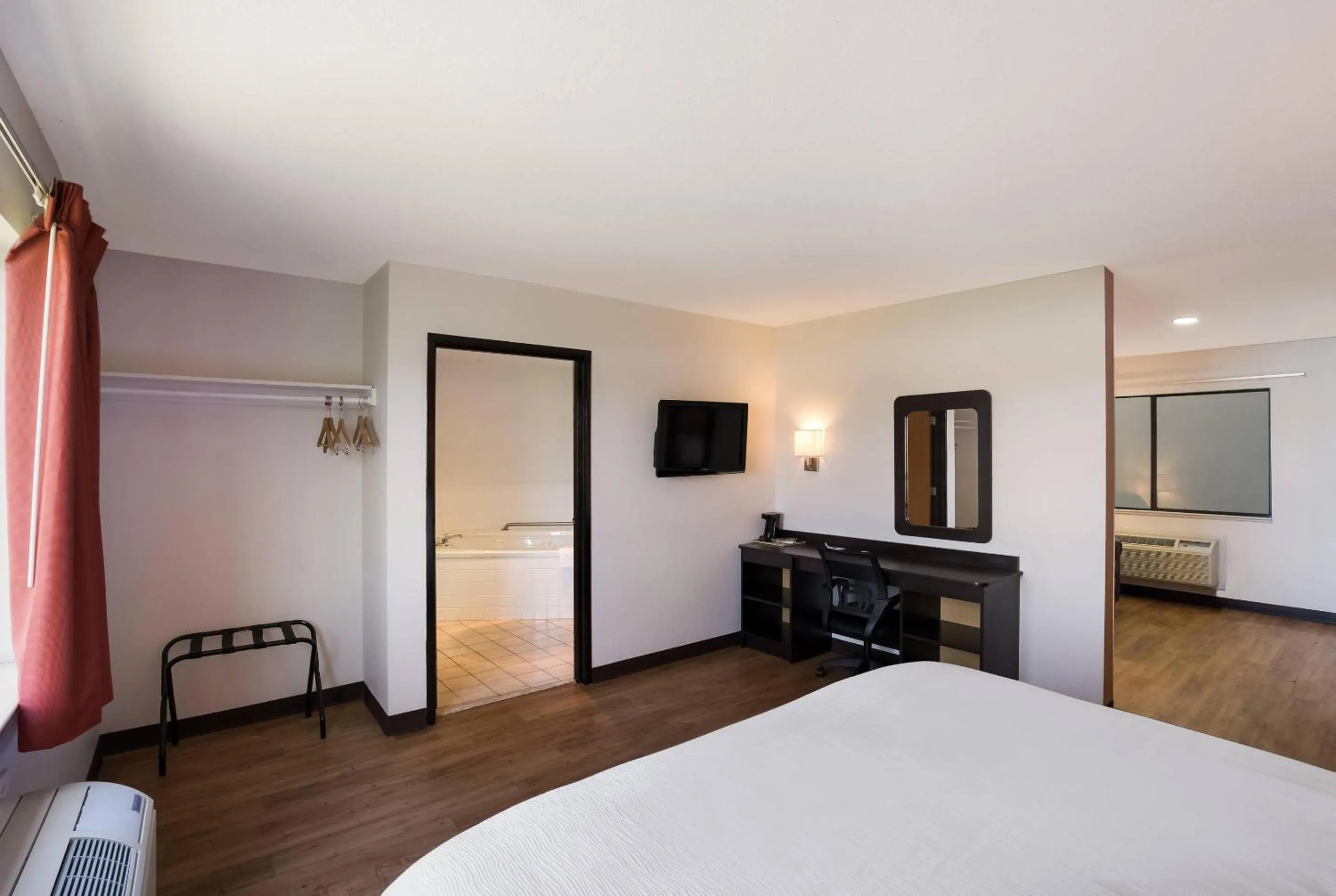 Bedroom, Bed in Quality Inn & Suites Junction