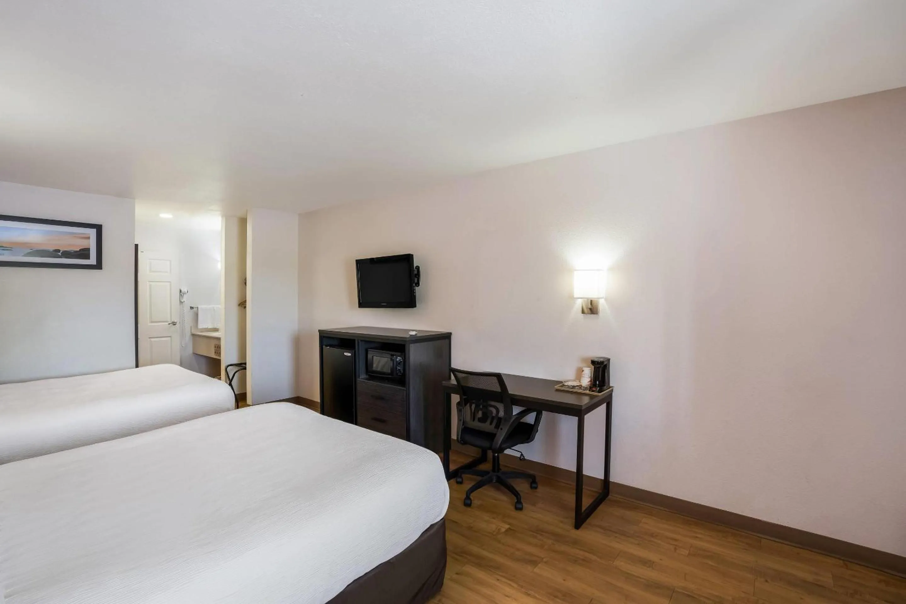 Bedroom, Bed in Quality Inn & Suites Junction