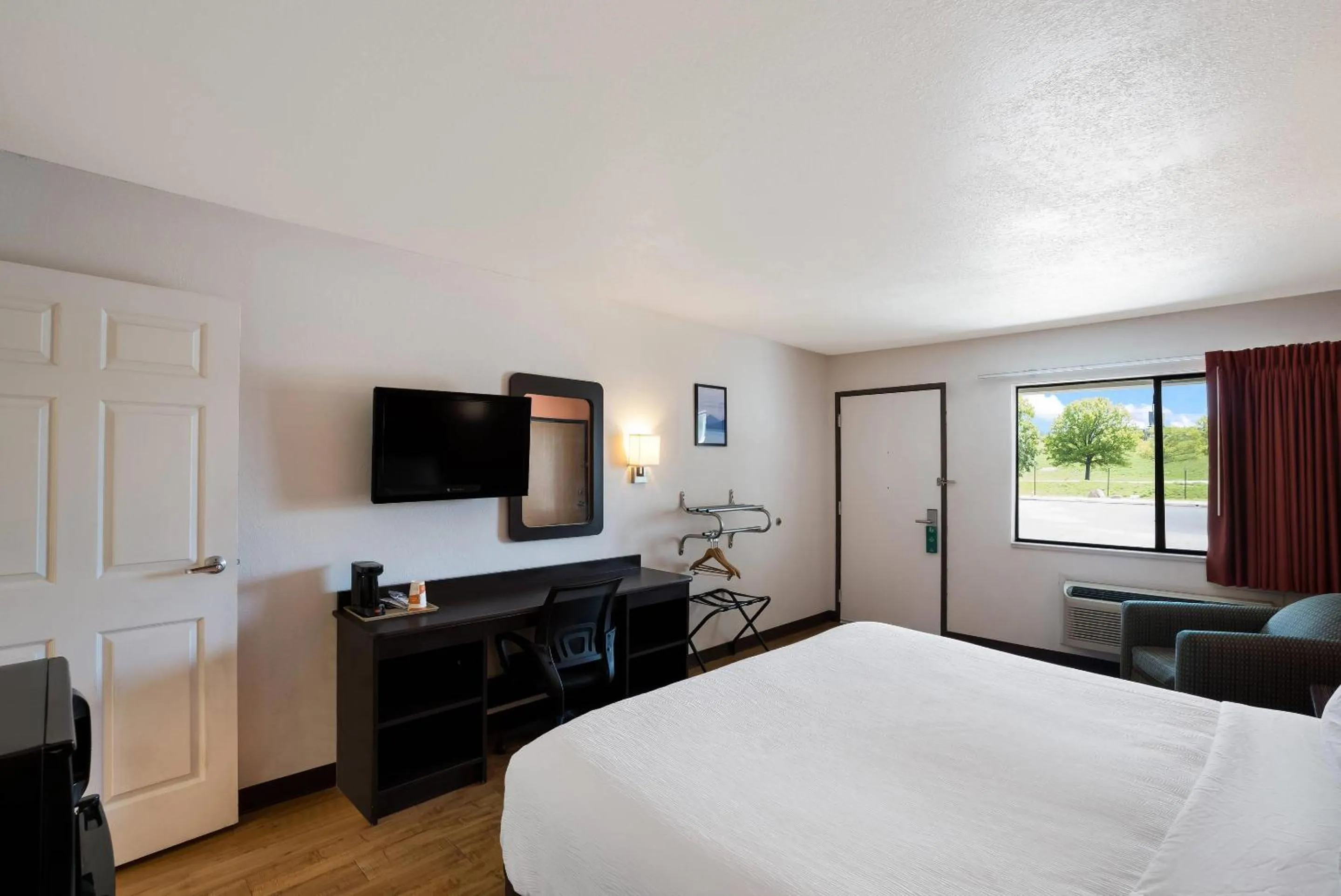 Bedroom, Bed in Quality Inn & Suites Junction