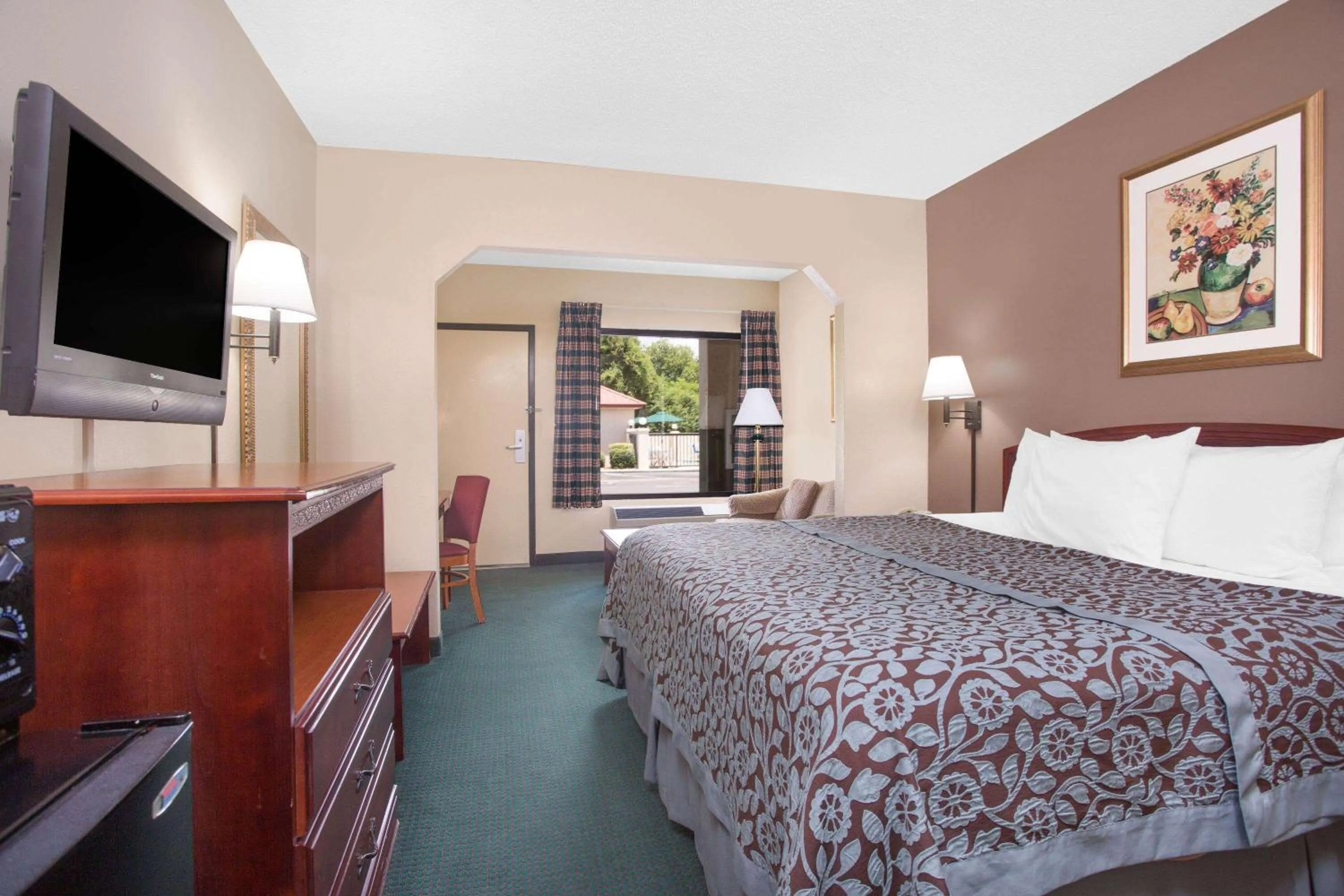 Photo of the whole room, Bed in Days Inn by Wyndham Dublin GA