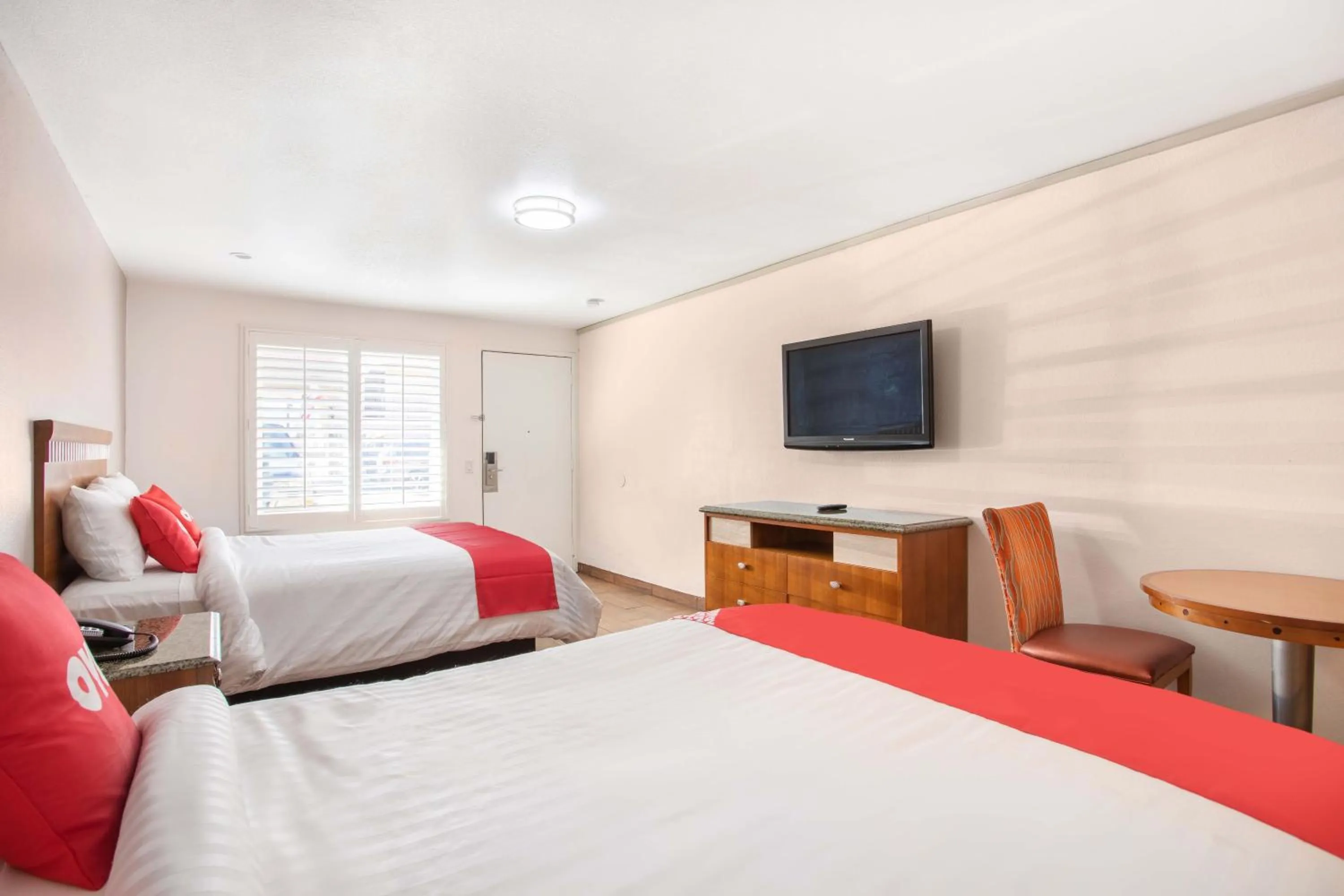 Bedroom in Hotel Palmdale - Antelope Valley -Listing Partner