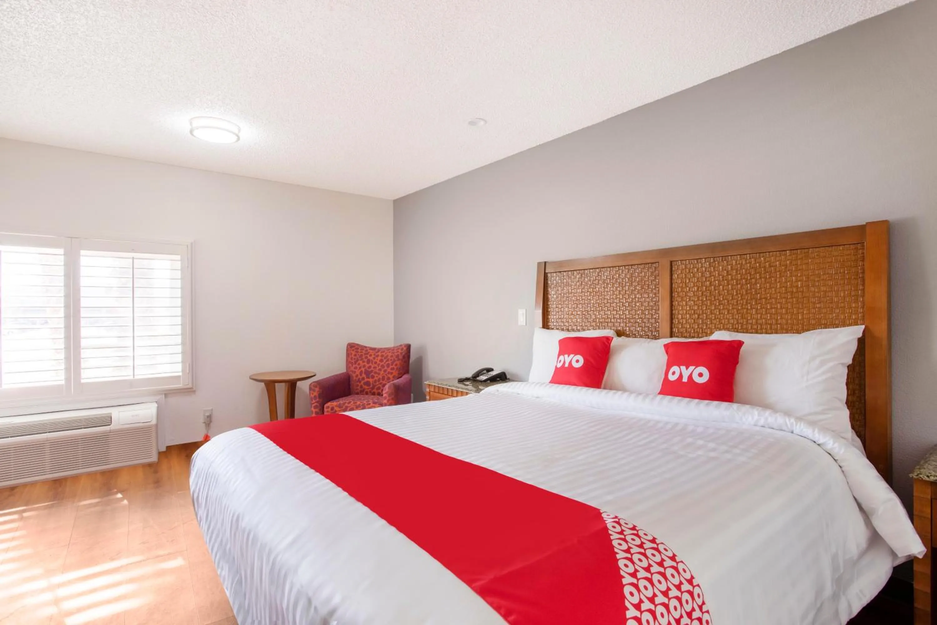 Bedroom in Hotel Palmdale - Antelope Valley -Listing Partner