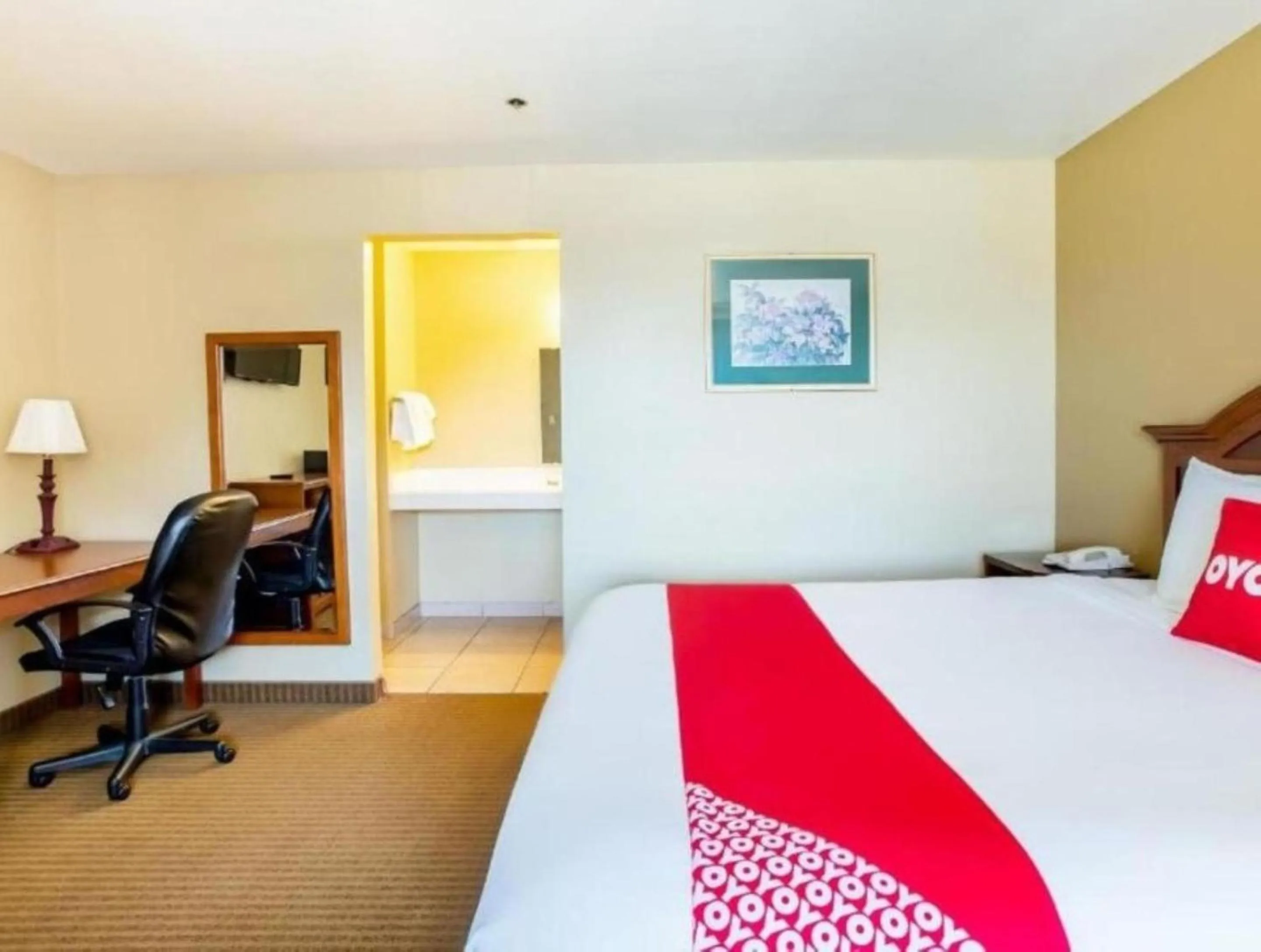 Bedroom in Hotel Palmdale - Antelope Valley -Listing Partner