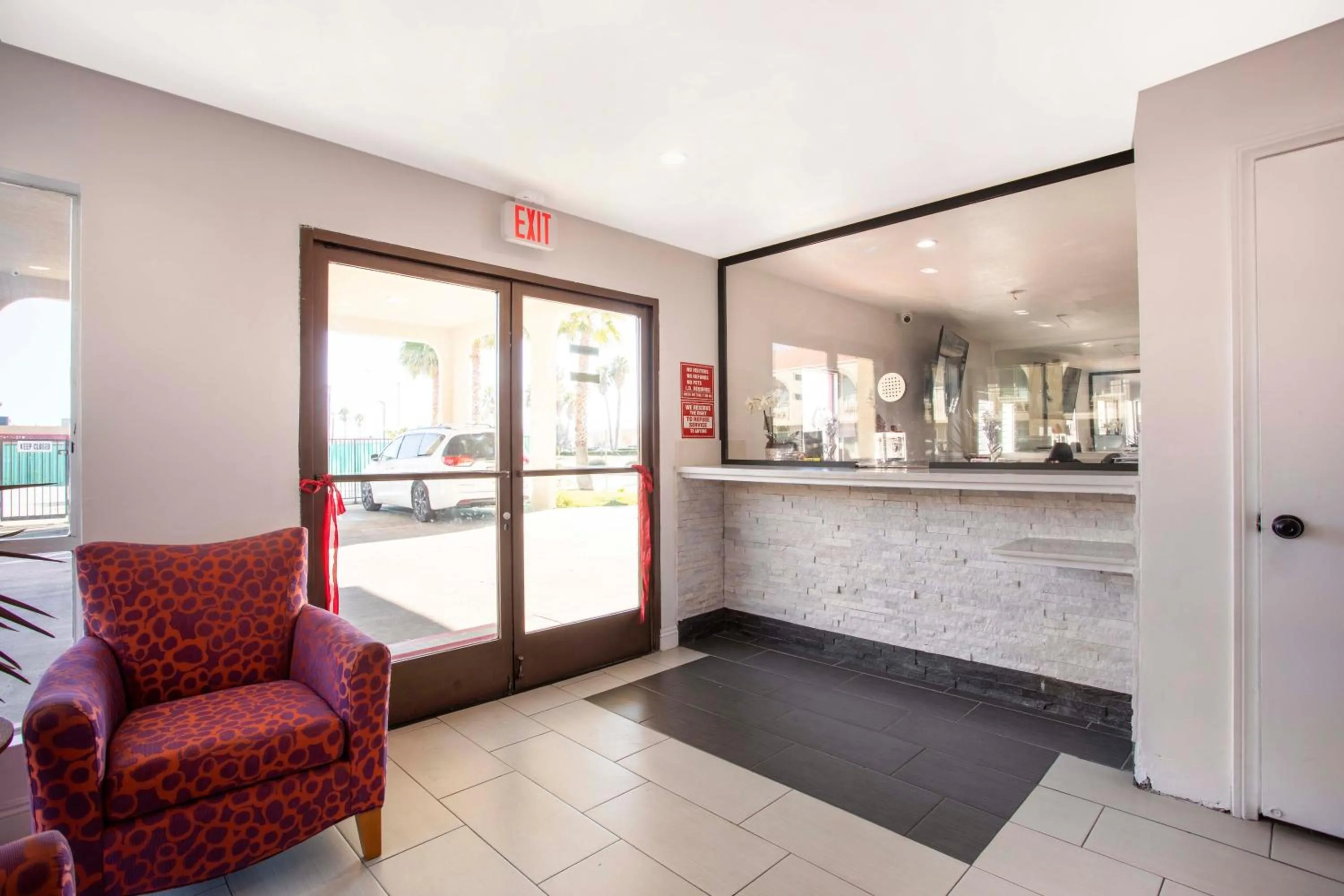 Lobby or reception in Hotel Palmdale - Antelope Valley -Listing Partner