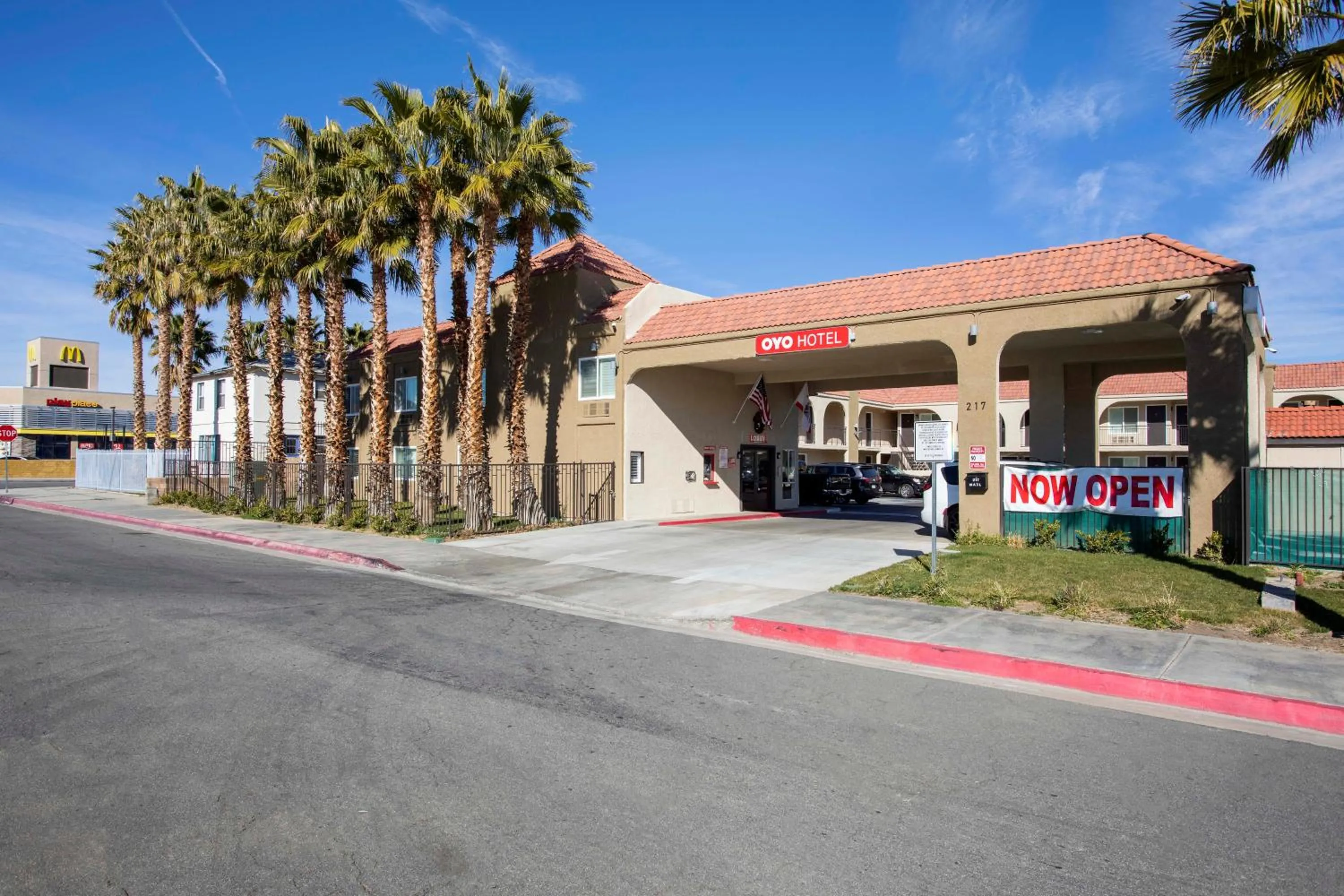 Facade/entrance in Hotel Palmdale - Antelope Valley -Listing Partner