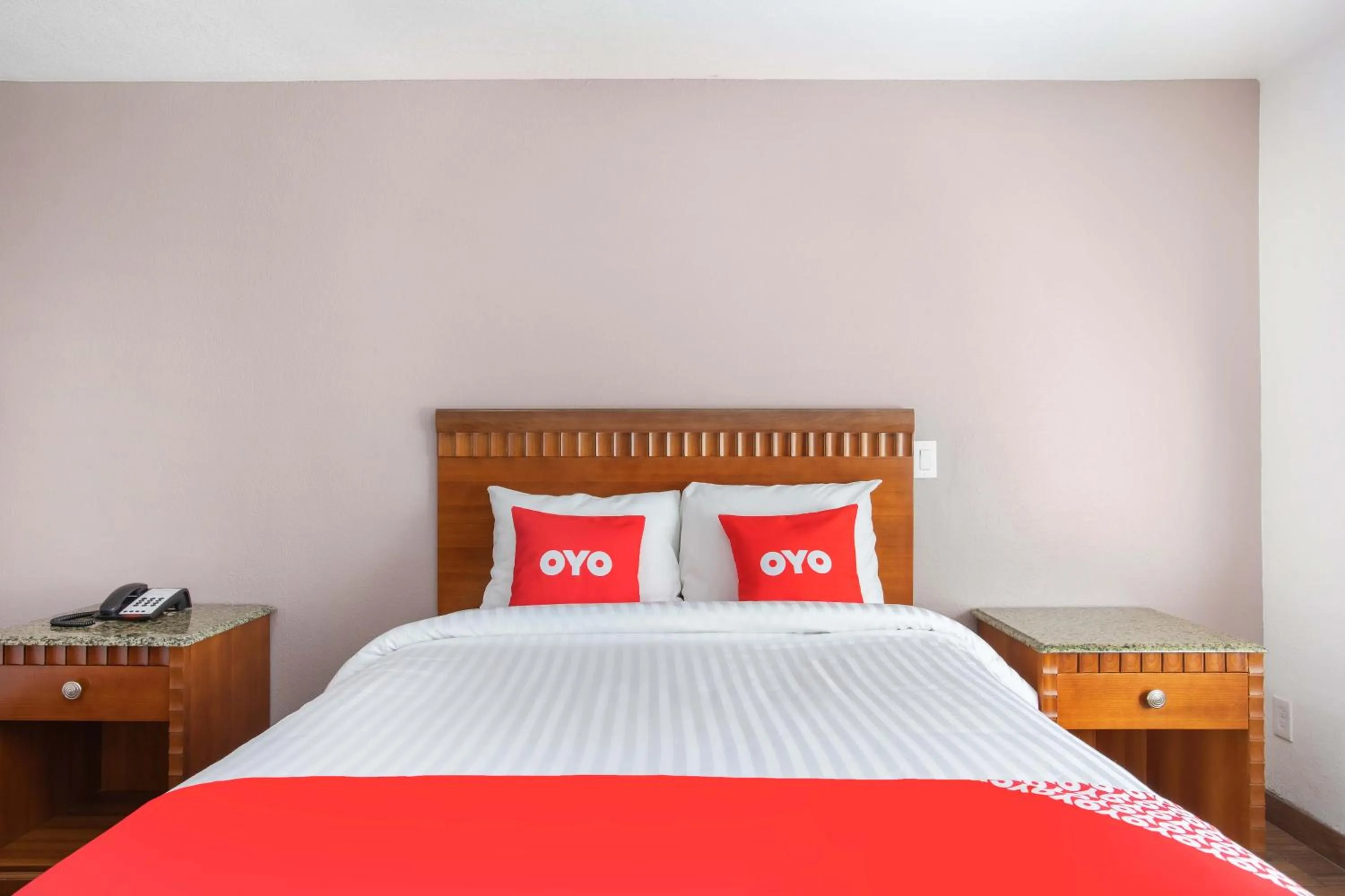 Bedroom in Hotel Palmdale - Antelope Valley -Listing Partner