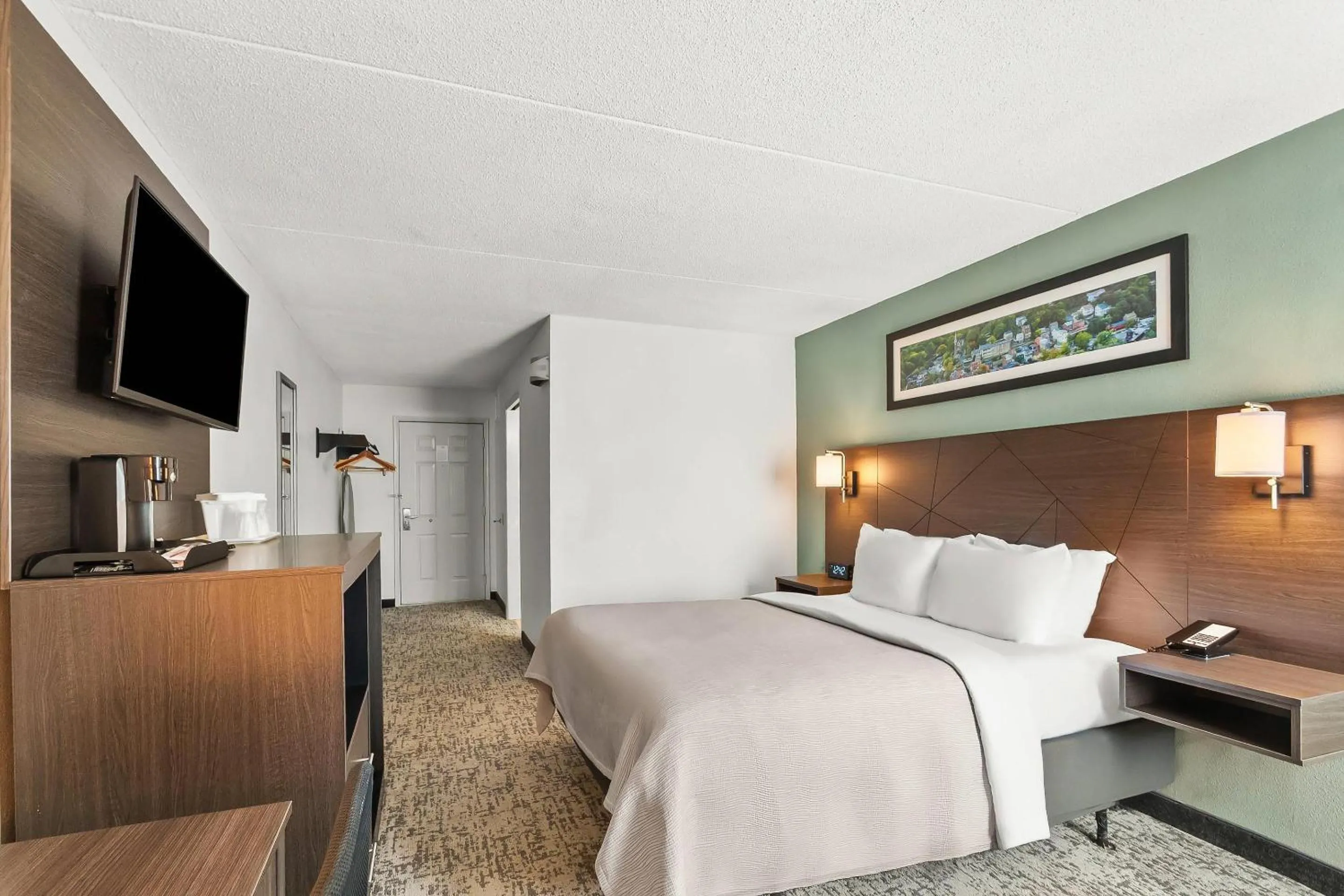 Bedroom, Bed in Quality Inn Harpers Ferry - Charles Town