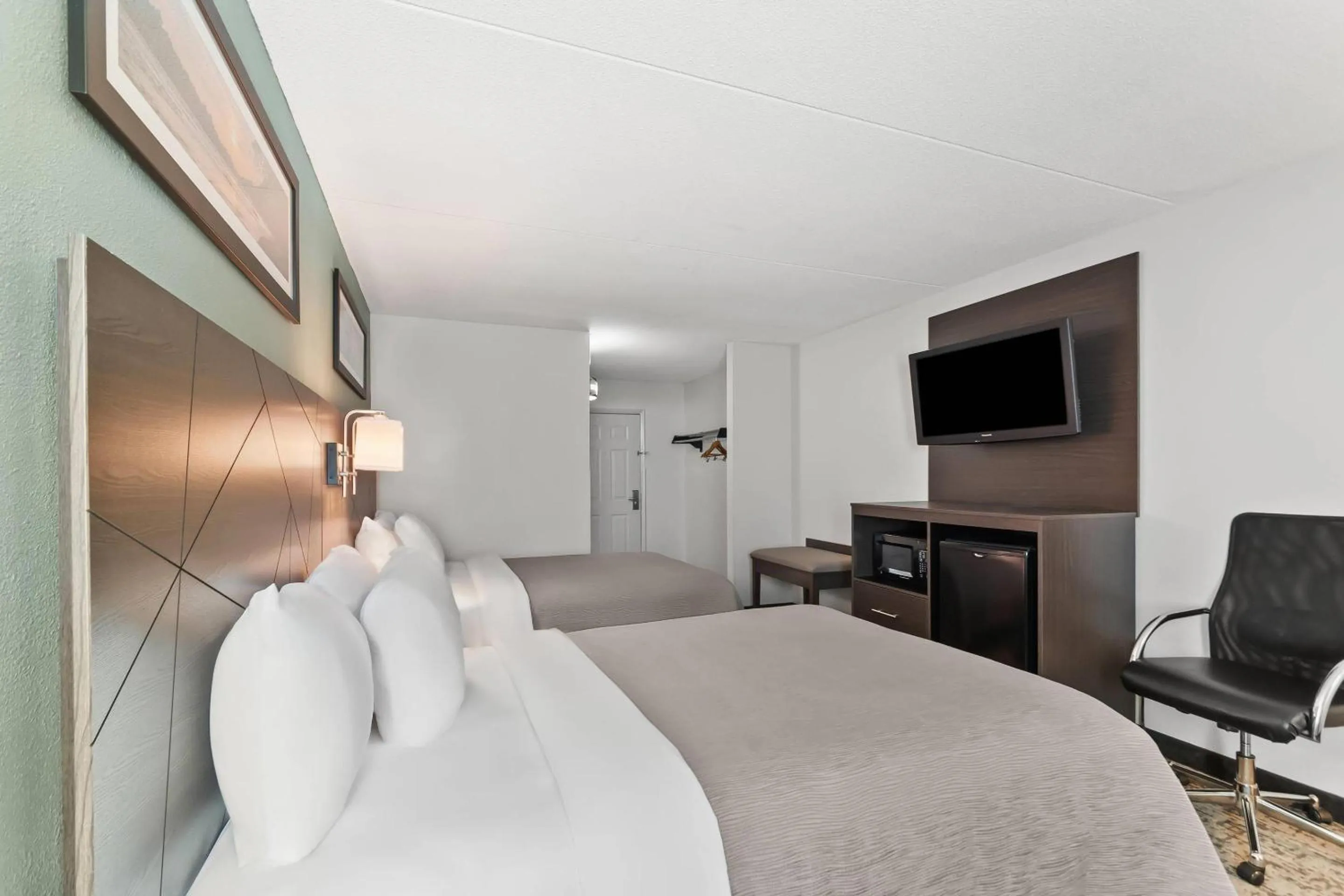 Bedroom, Bed in Quality Inn Harpers Ferry - Charles Town