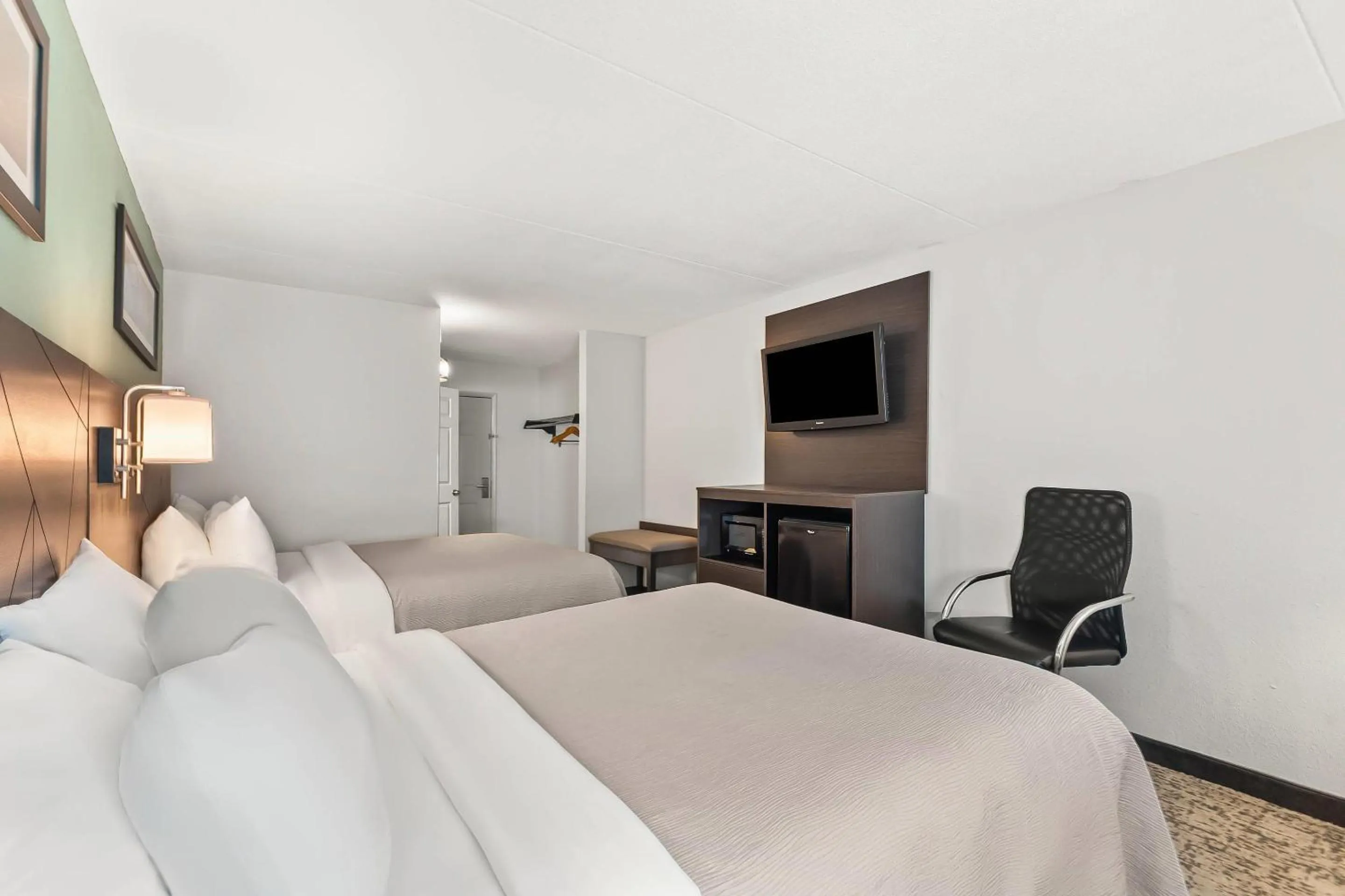 Bedroom, Bed in Quality Inn Harpers Ferry - Charles Town