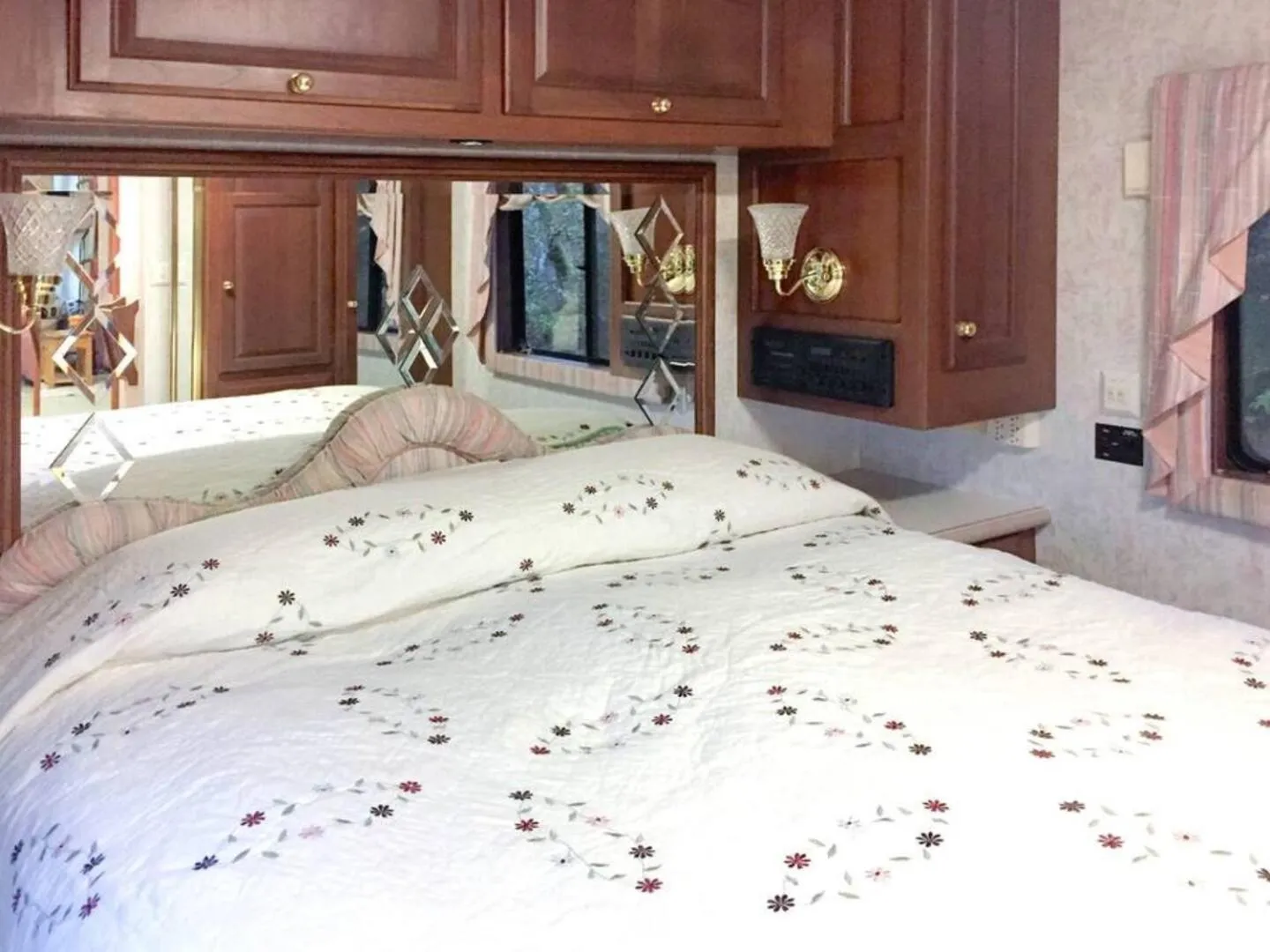 Bed in The Great Escape - Shirley