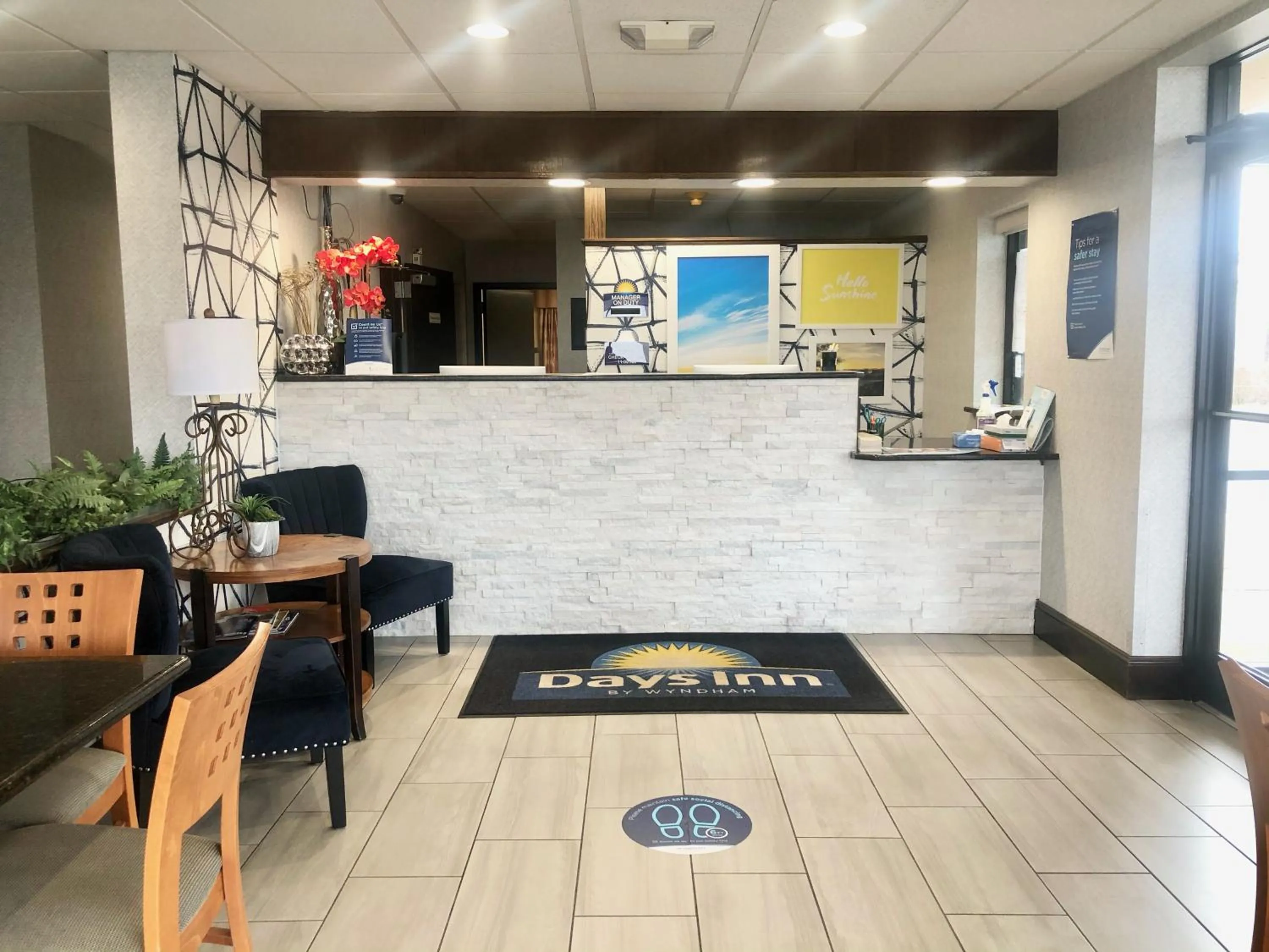 Lobby or reception in Days Inn by Wyndham Asheville Downtown North