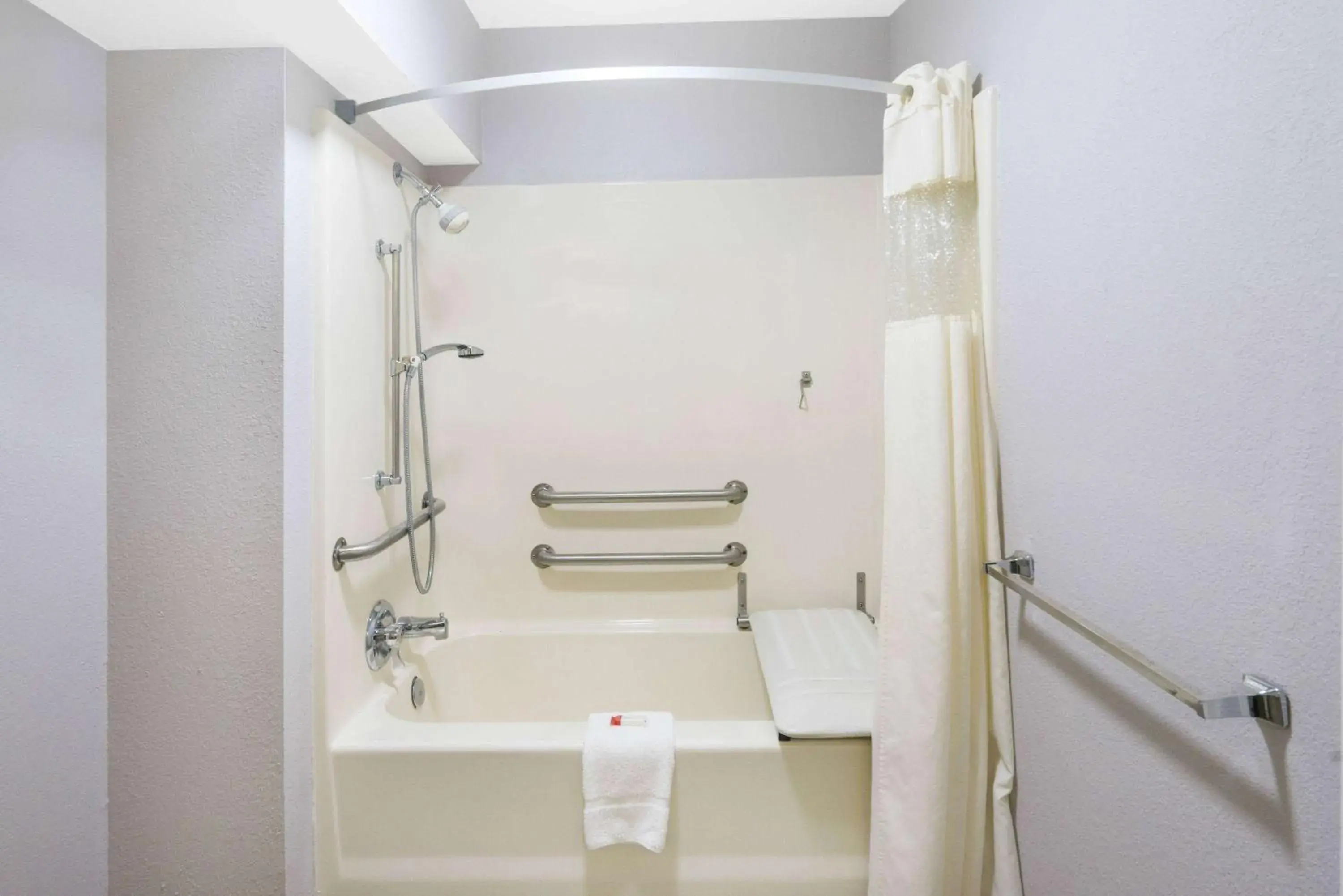 King Room - Disability Access/Non-Smoking in Days Inn by Wyndham Asheville Downtown North King Room - Disability Access/Non-Smoking in Days Inn by Wyndham Asheville Downtown North