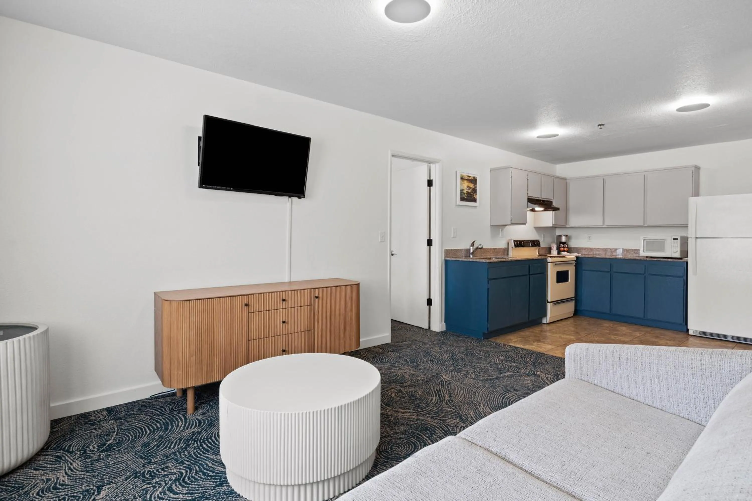 One-Bedroom Suite with Kitchen and Hillside View - Pet Friendly in Adobe Resort