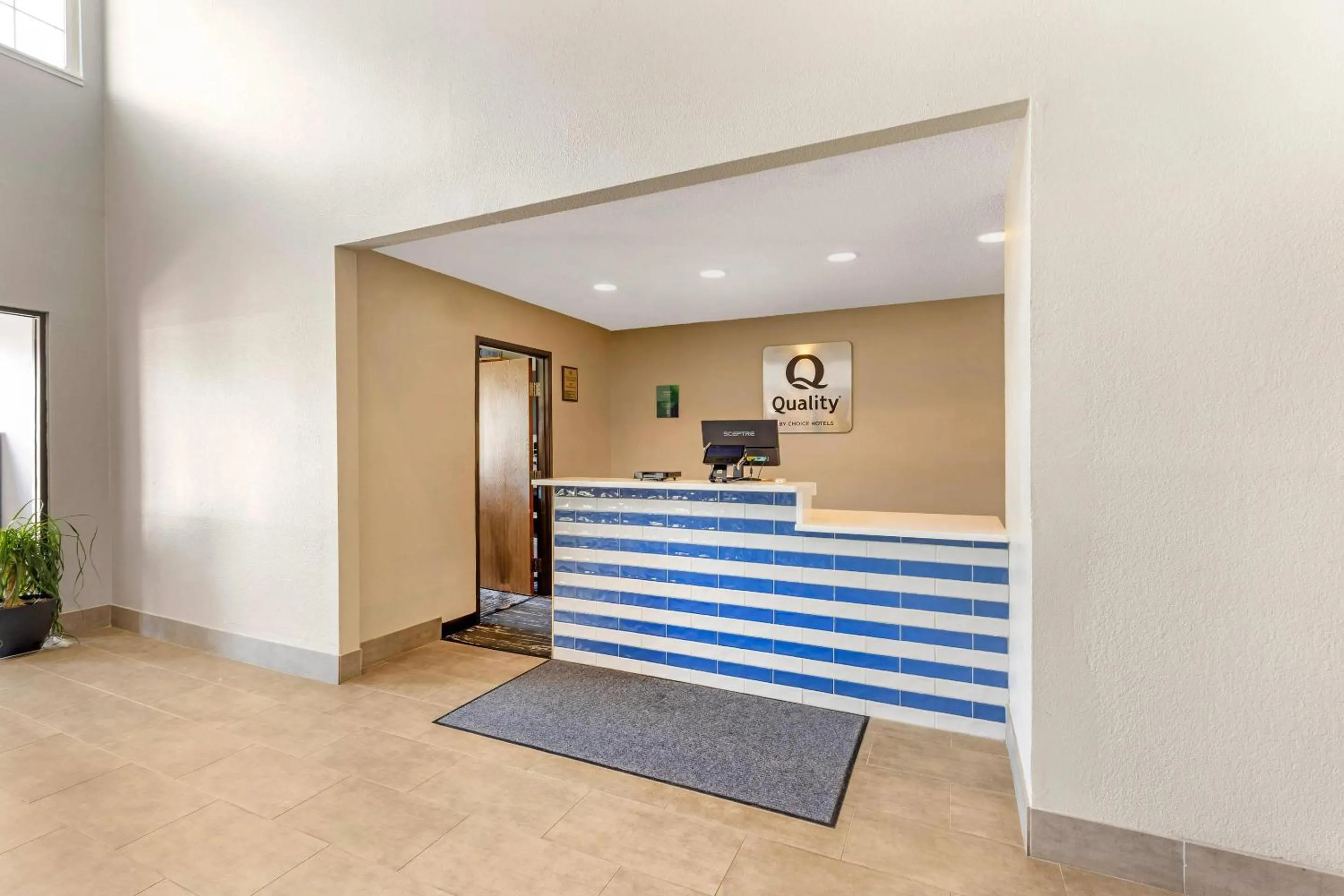 Lobby or reception in Quality Inn Chesterton near Indiana Dunes National Park I-94