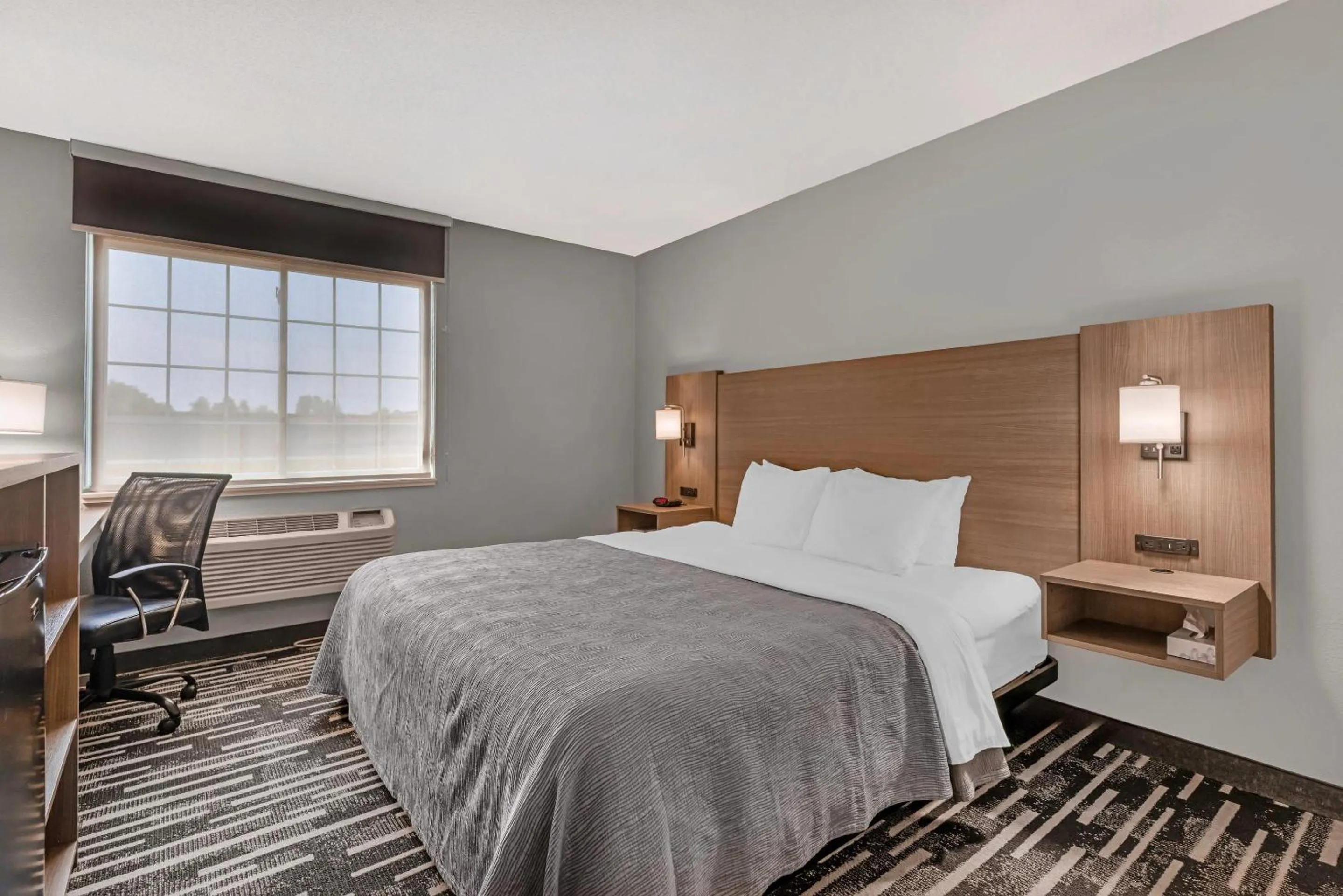 Bedroom, Bed in Quality Inn Chesterton near Indiana Dunes National Park I-94