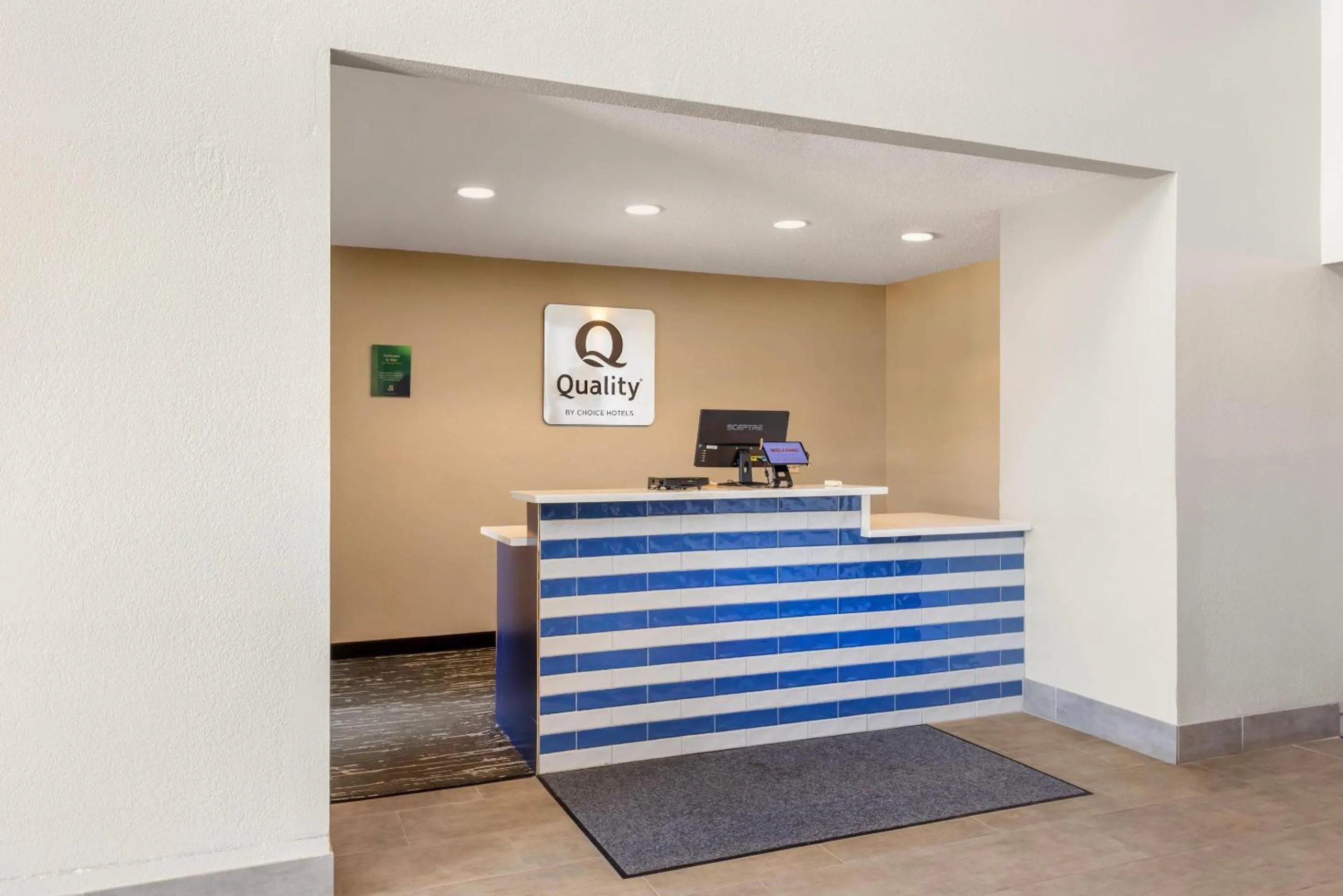 Lobby or reception in Quality Inn Chesterton near Indiana Dunes National Park I-94