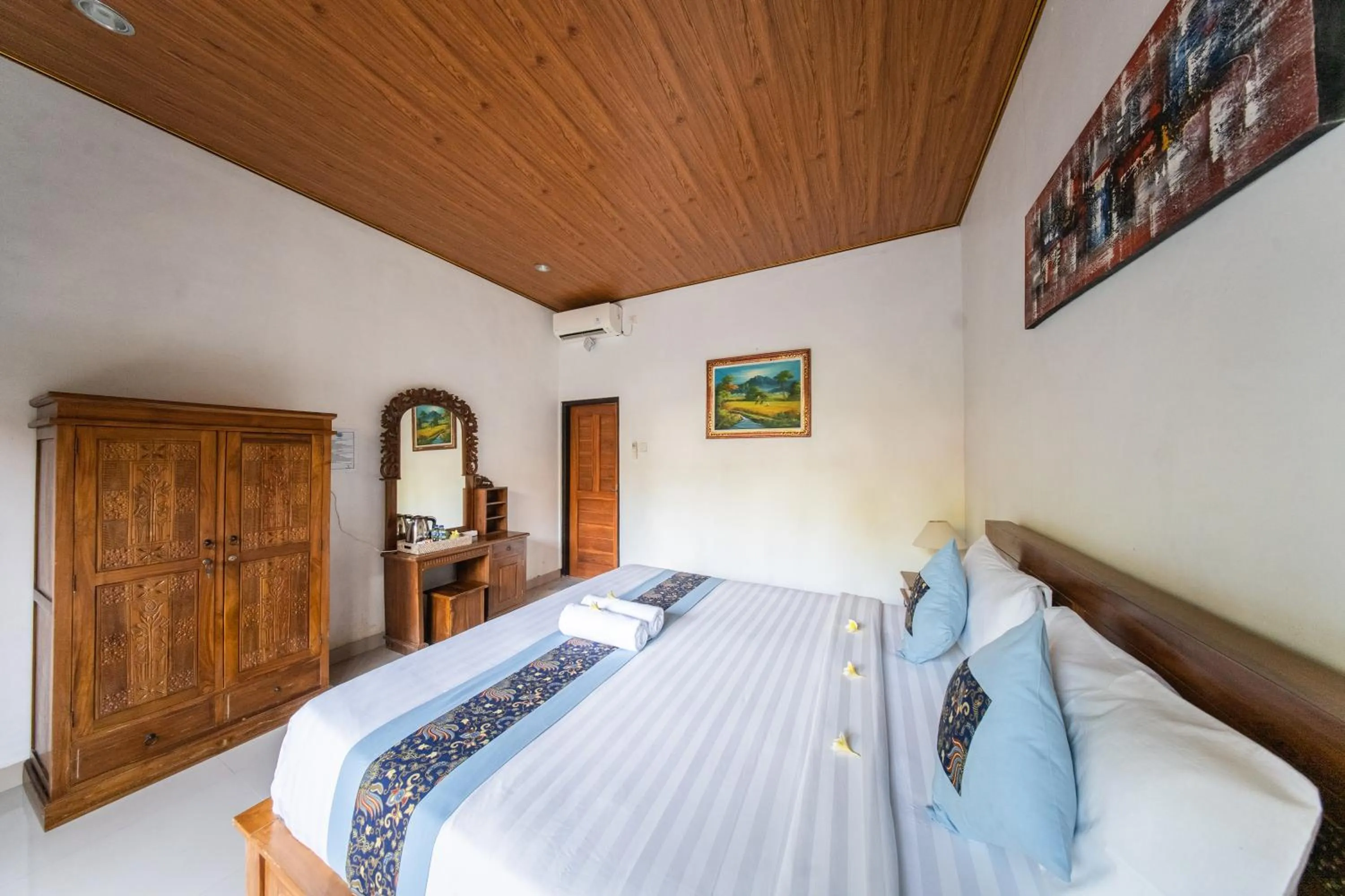 Bed in Surya Maha Bungallo