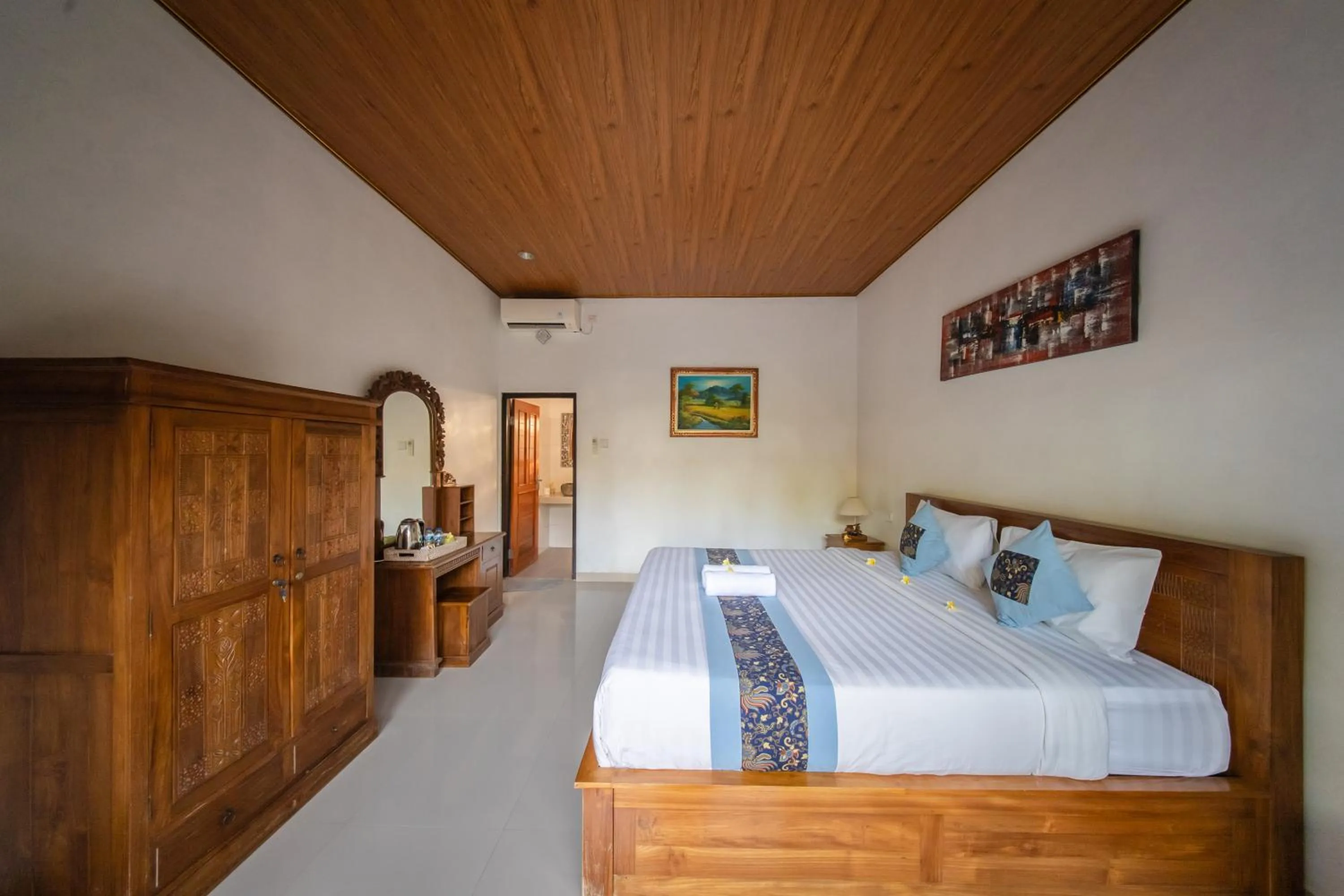 Bed in Surya Maha Bungallo