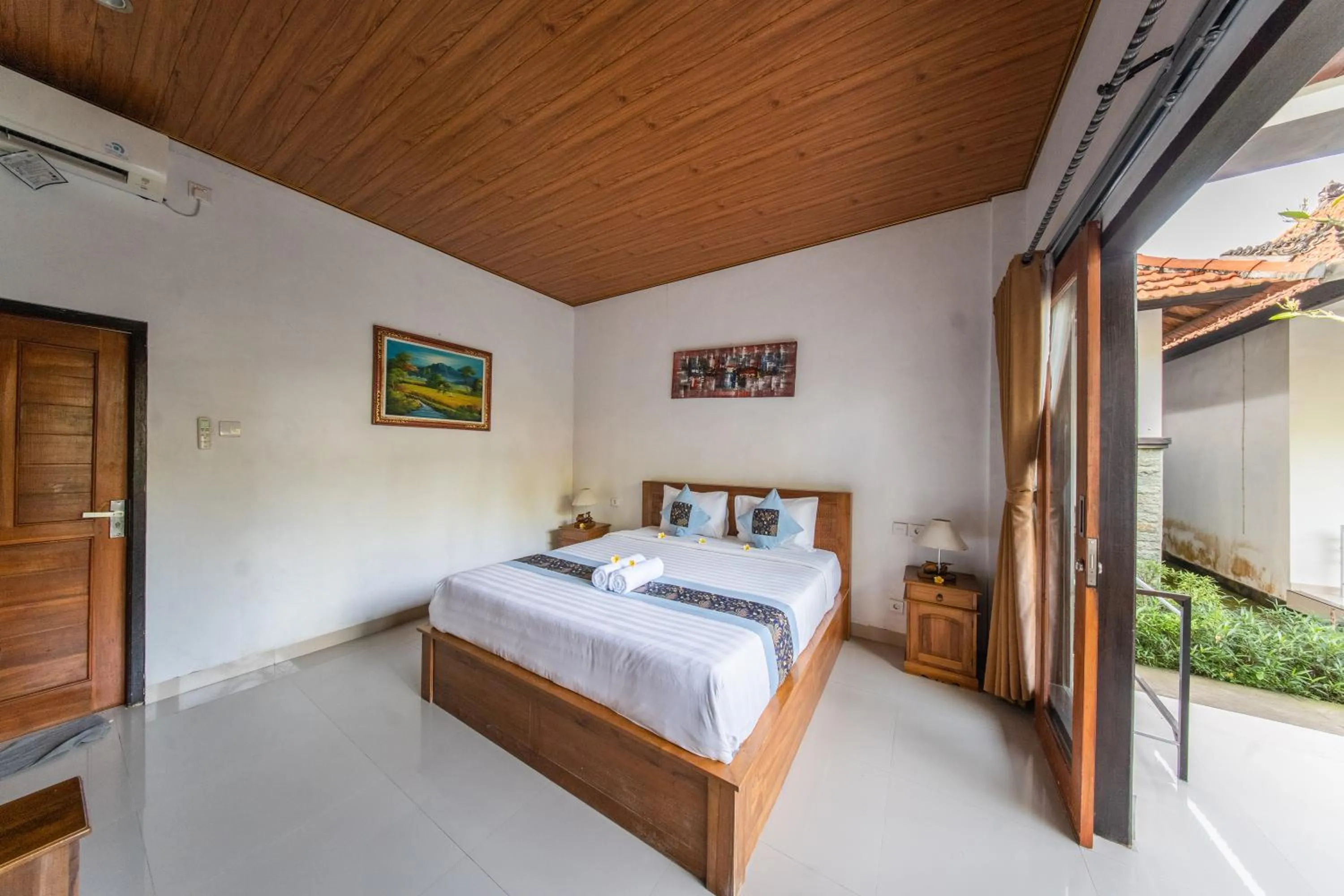 Bed in Surya Maha Bungallo