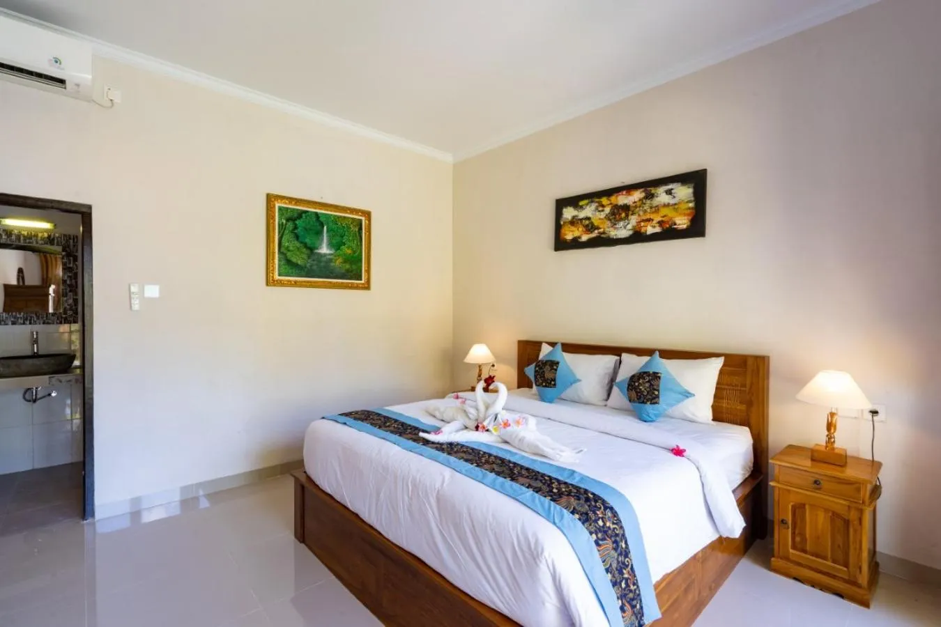 Bed in Surya Maha Bungallo