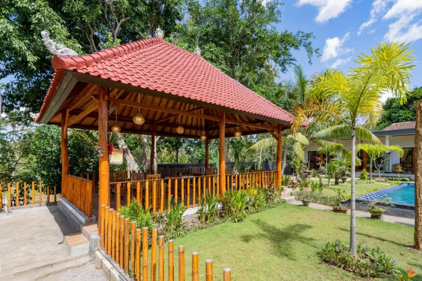 Restaurant/places to eat in Surya Maha Bungallo