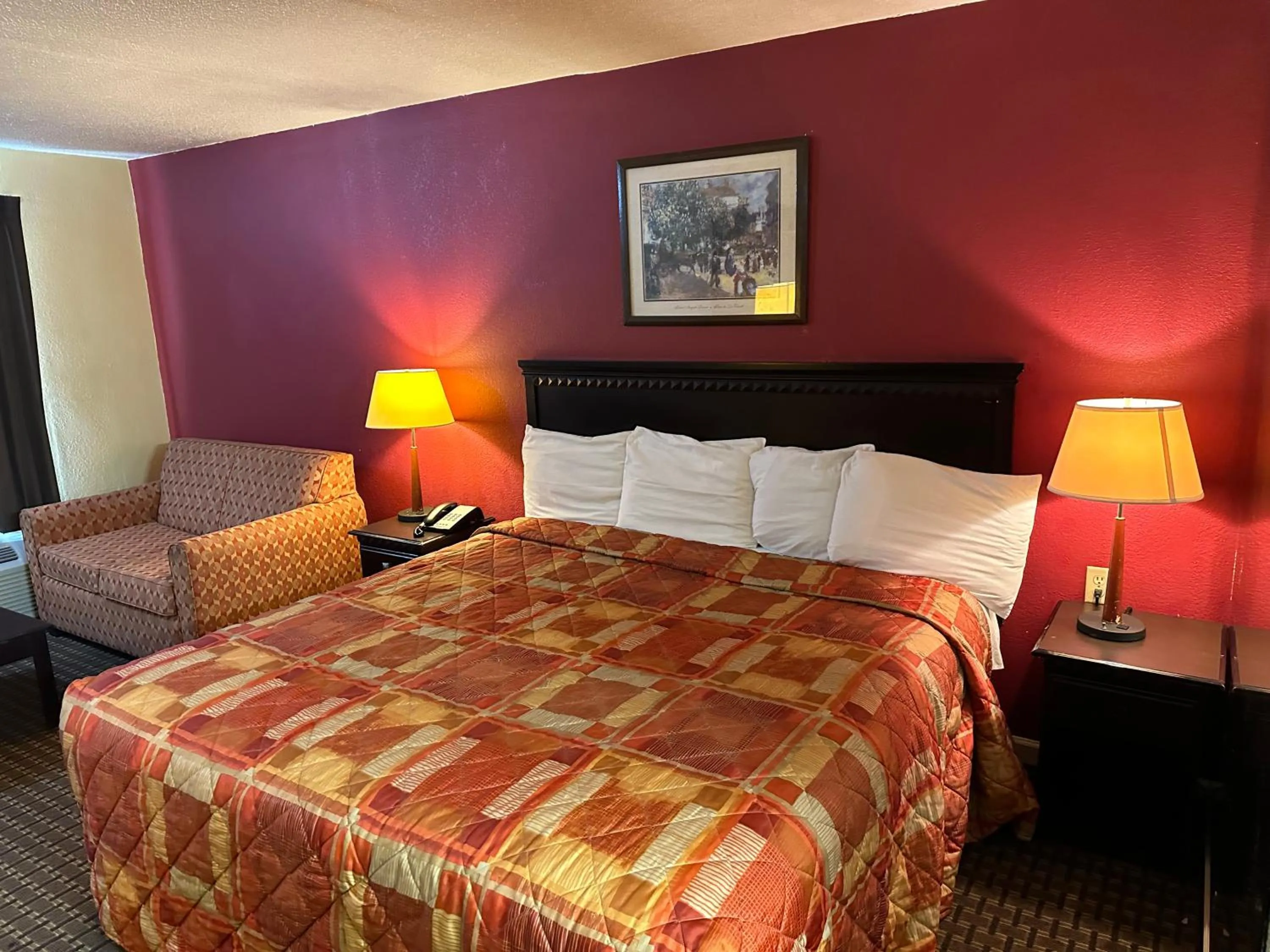 Bed in Royal Inn - Anniston
