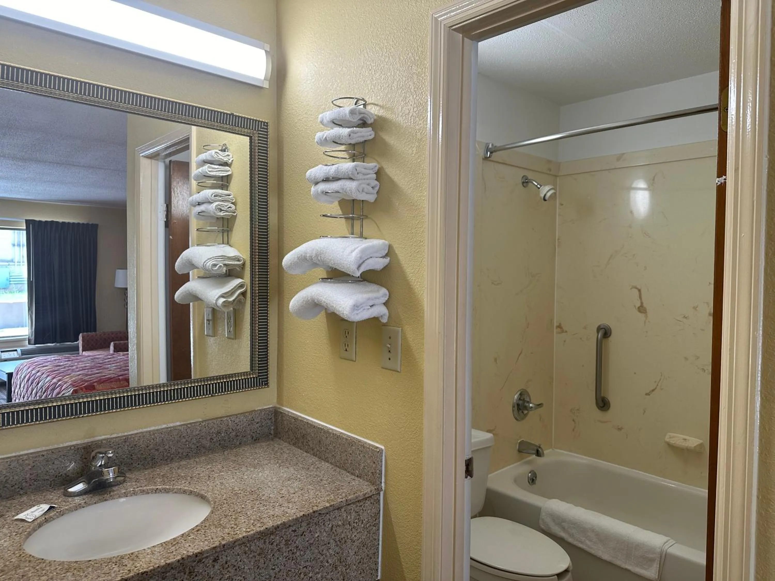 Bathroom in Royal Inn - Anniston