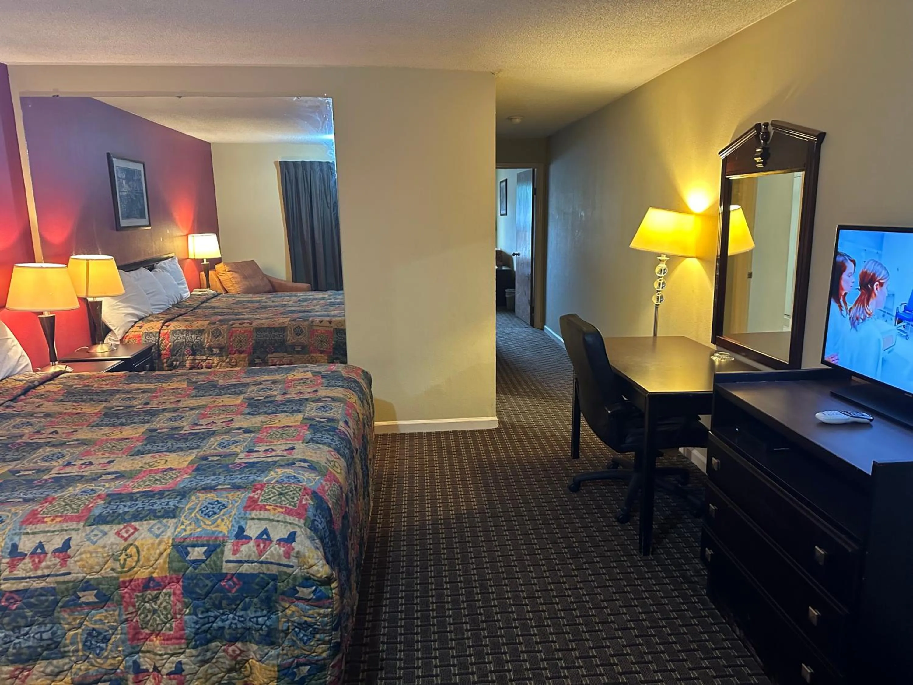 Photo of the whole room, Bed in Royal Inn - Anniston