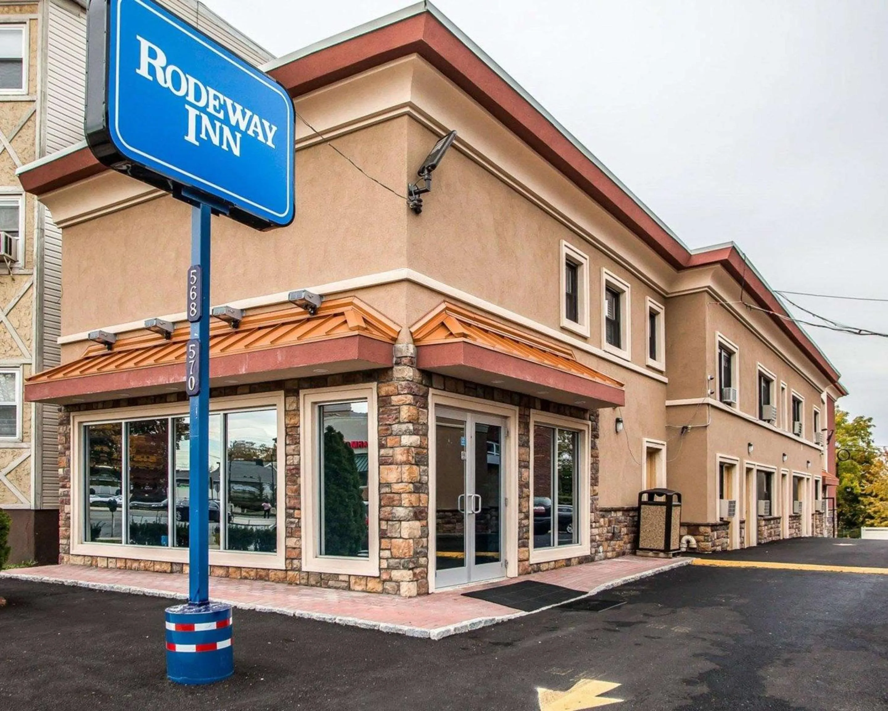 Property building in Rodeway Inn Belleville
