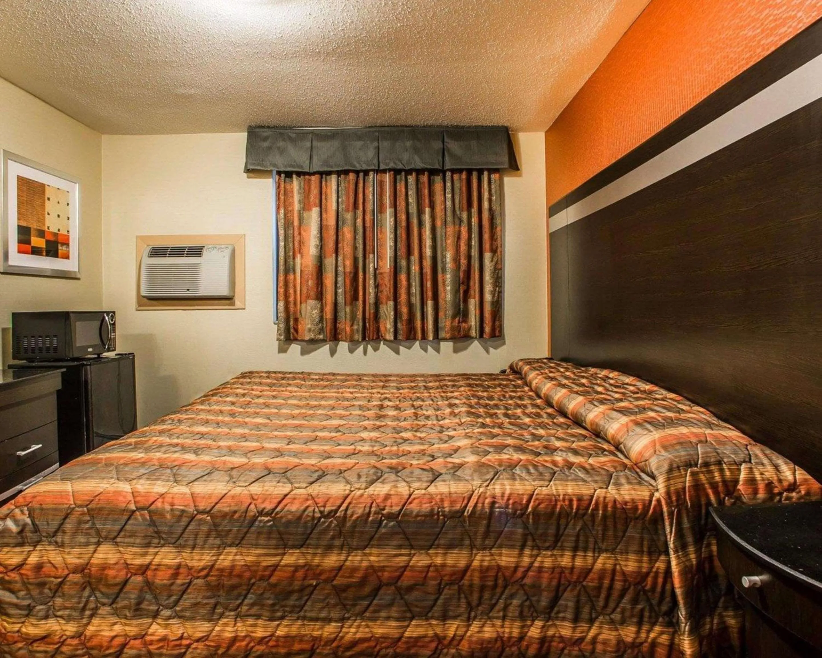 Photo of the whole room, Bed in Rodeway Inn Belleville